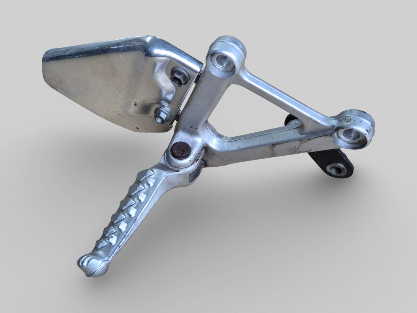 RIGHT-HAND SIDE FOOTREST REARSET AP8135909 Aprilia RSV Mille 98-03 / Tuono 02-05