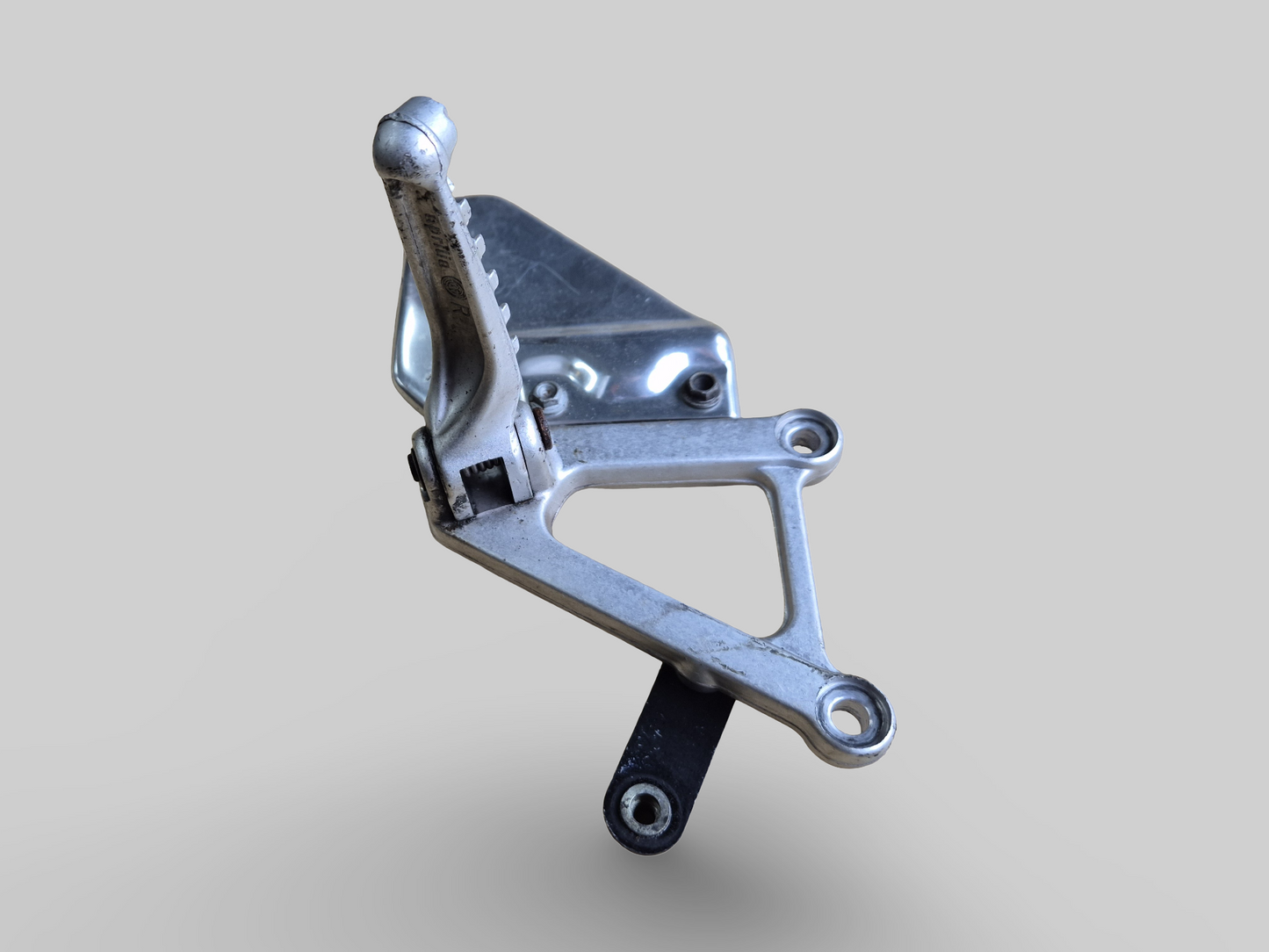 RIGHT-HAND SIDE FOOTREST REARSET AP8135909 Aprilia RSV Mille 98-03 / Tuono 02-05