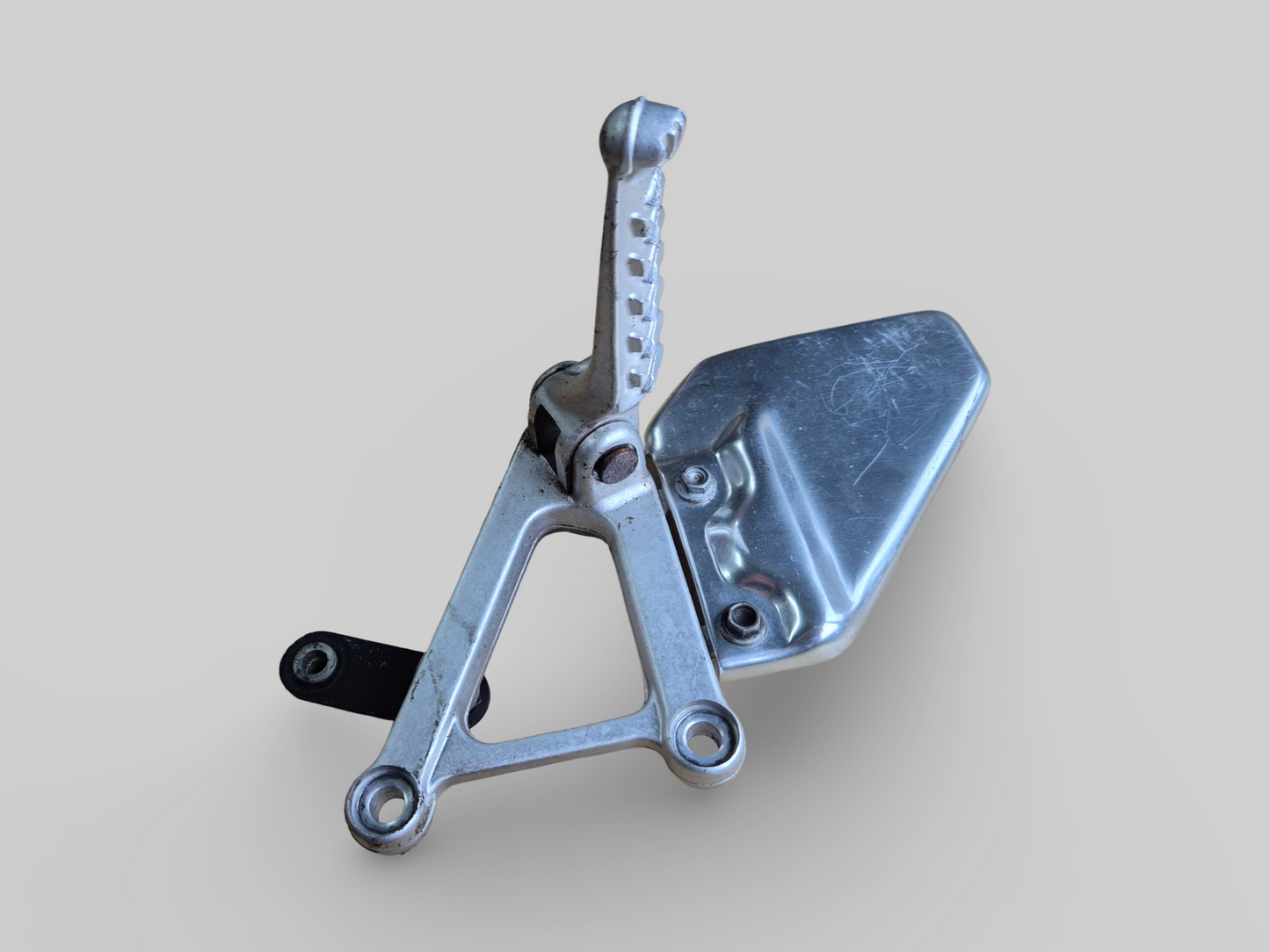 RIGHT-HAND SIDE FOOTREST REARSET AP8135909 Aprilia RSV Mille 98-03 / Tuono 02-05