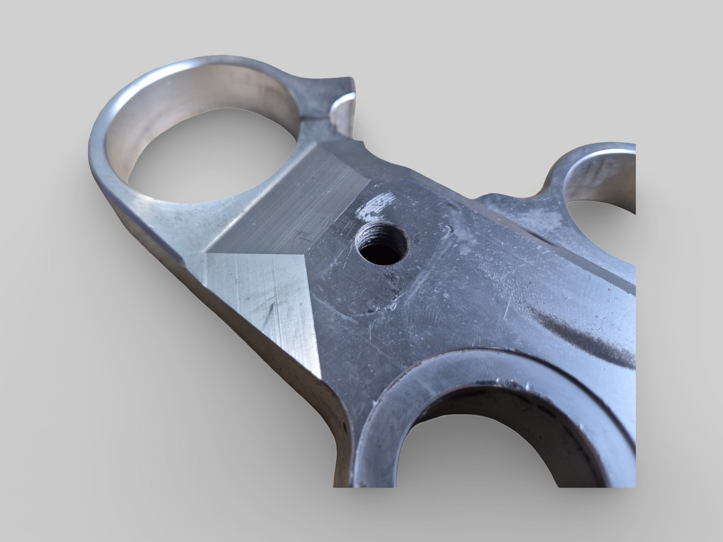 TOP YOKE TRIPLE CLAMP FORK UPPER PLATE AP8163208 Aprilia RSV Tuono 2002-2005