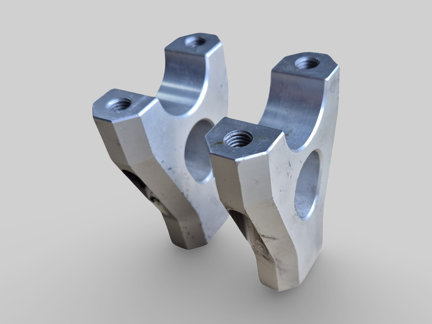 BOVENSTE JUK DRIEVOUDIGE KLEMVORK BOVENSTE PLAAT AP8123932 Aprilia RSV Mille 98-03 