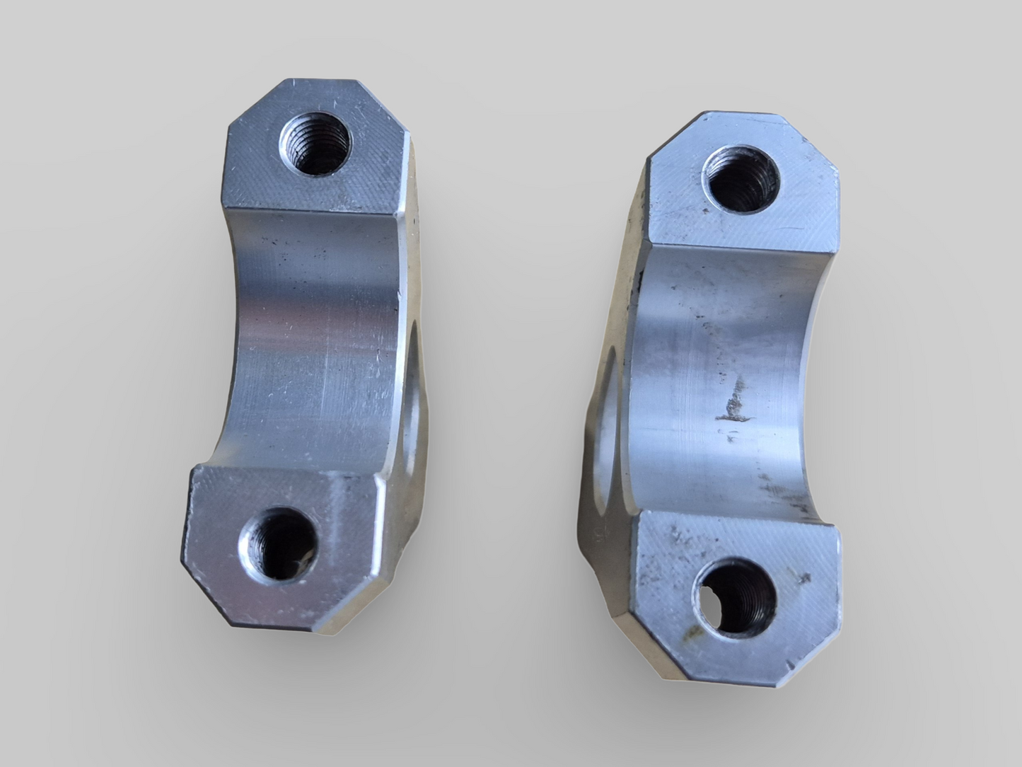 BOVENSTE JUK DRIEVOUDIGE KLEMVORK BOVENSTE PLAAT AP8123932 Aprilia RSV Mille 98-03 