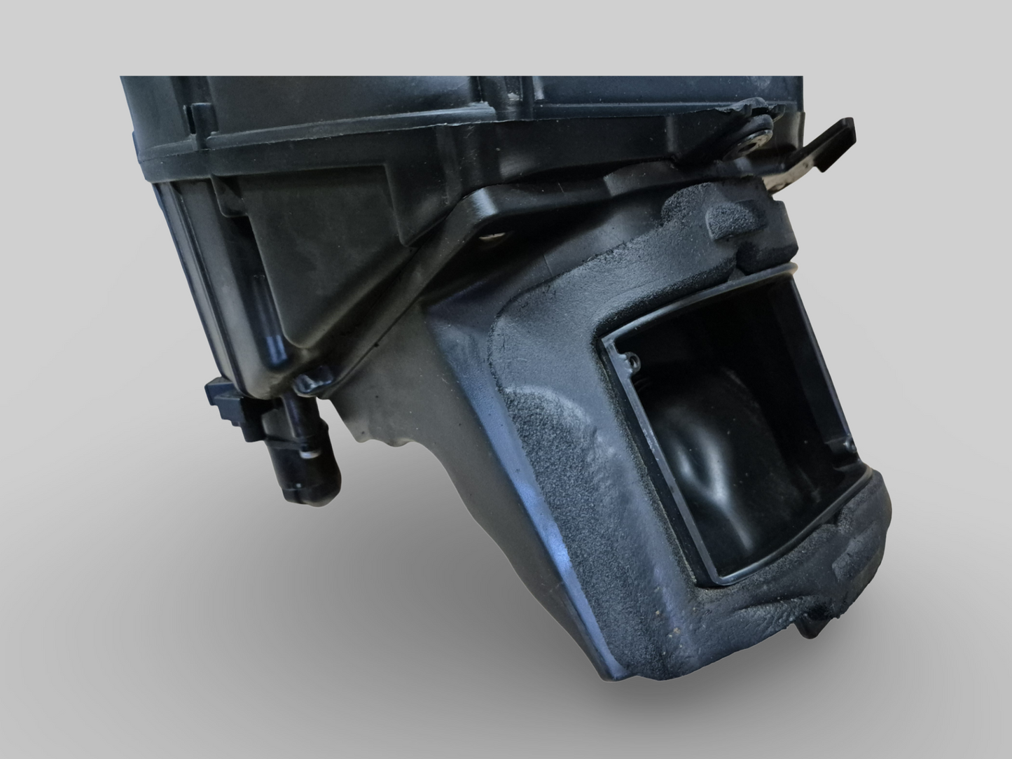 ONDERZIJDE AIRBOX FILTERHUIS AP8149667 Aprilia RSV Mille 01-03 / Tuono 02-05 