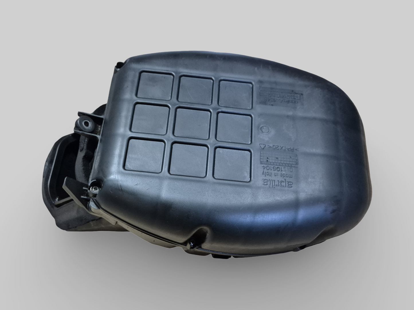 ONDERZIJDE AIRBOX FILTERHUIS AP8149667 Aprilia RSV Mille 01-03 / Tuono 02-05 