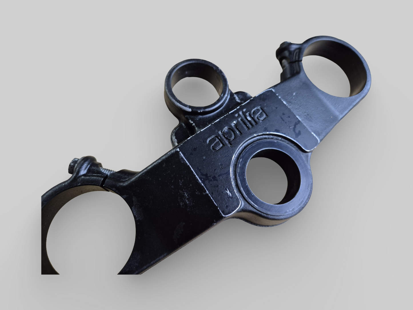 BOVENJOK DRIEVOUDIGE KLEM AP8123927 Aprilia RSV Mille 98-03 