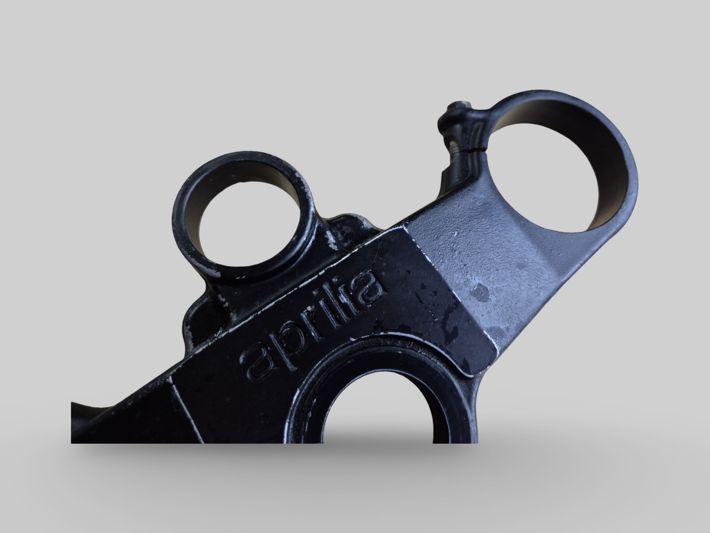 BOVENJOK DRIEVOUDIGE KLEM AP8123927 Aprilia RSV Mille 98-03 