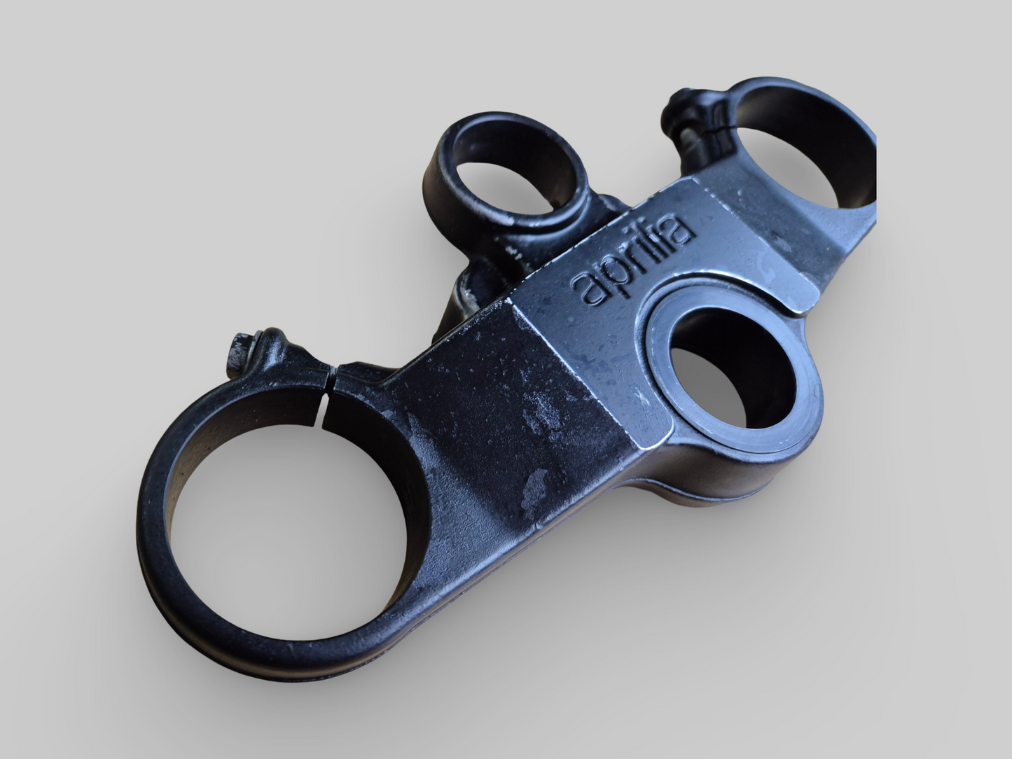 BOVENJOK DRIEVOUDIGE KLEM AP8123927 Aprilia RSV Mille 98-03 