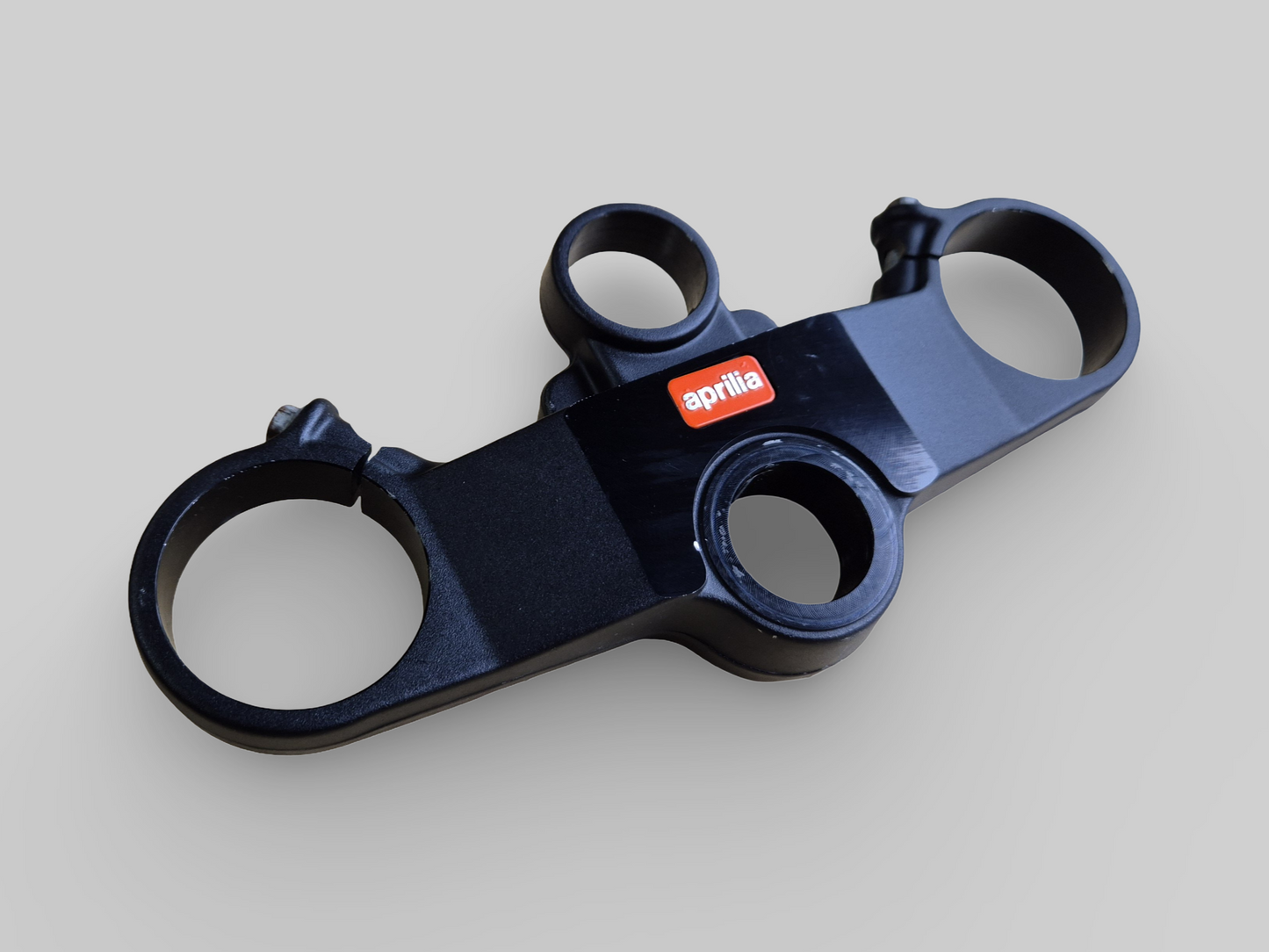 BOVENSTE JUK DRIEVOUDIGE KLEMVORK BOVENSTE PLAAT AP8123932 Aprilia RSV Mille 98-03 