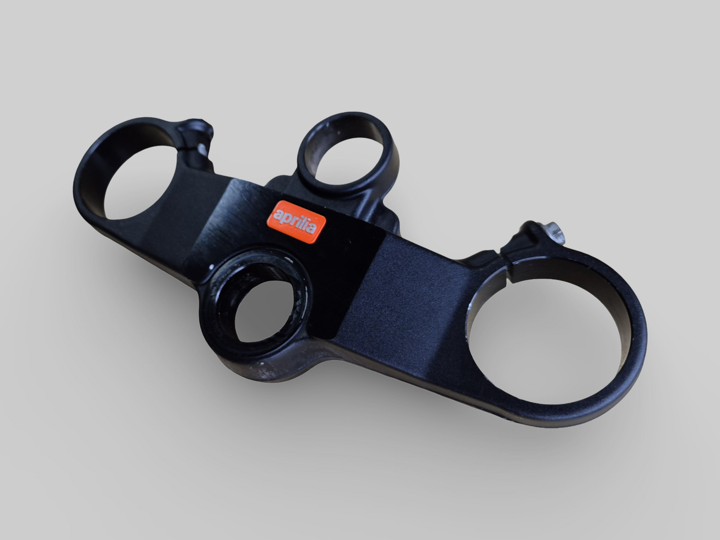 BOVENSTE JUK DRIEVOUDIGE KLEMVORK BOVENSTE PLAAT AP8123932 Aprilia RSV Mille 98-03 