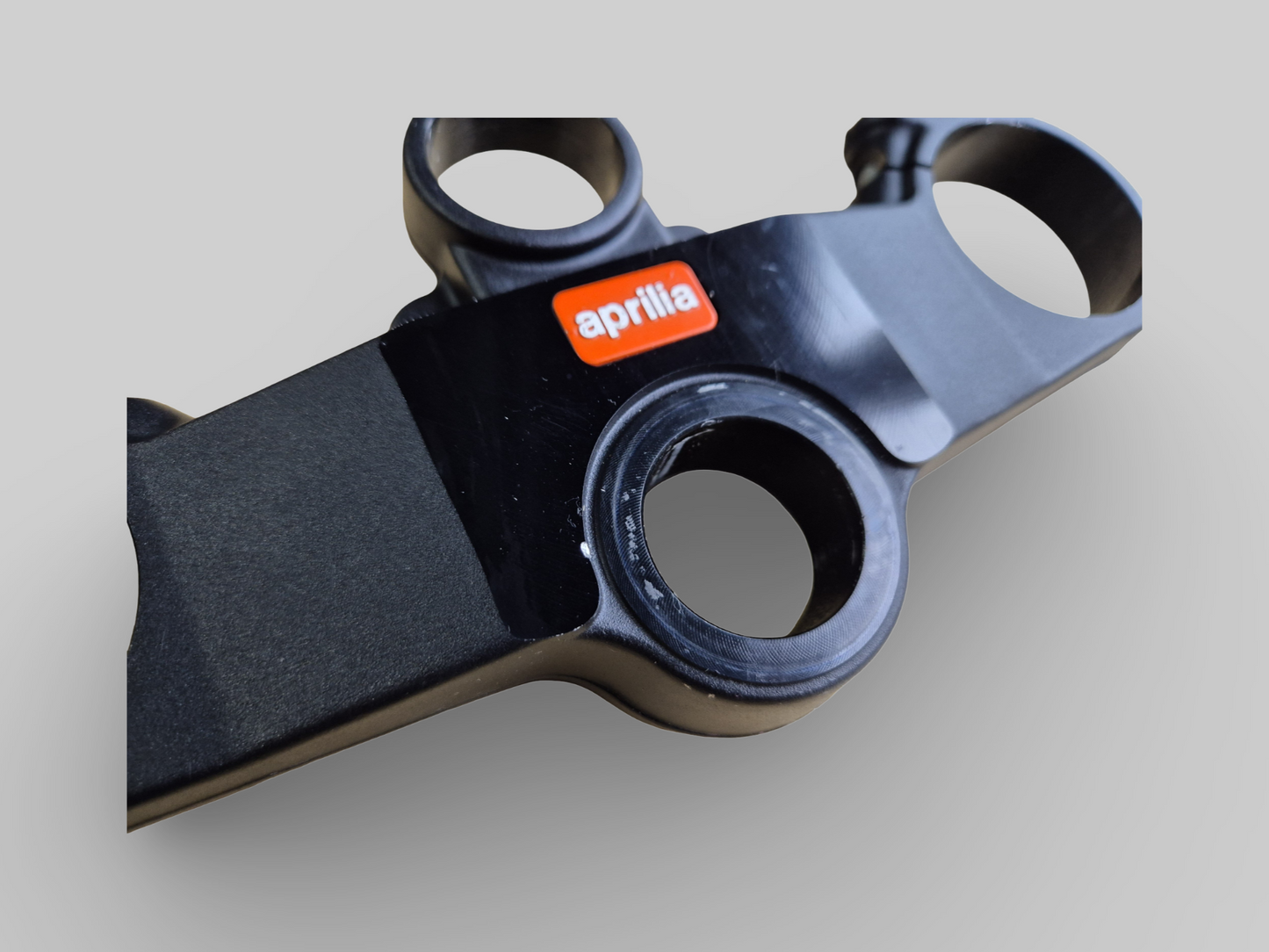 BOVENSTE JUK DRIEVOUDIGE KLEMVORK BOVENSTE PLAAT AP8123932 Aprilia RSV Mille 98-03 