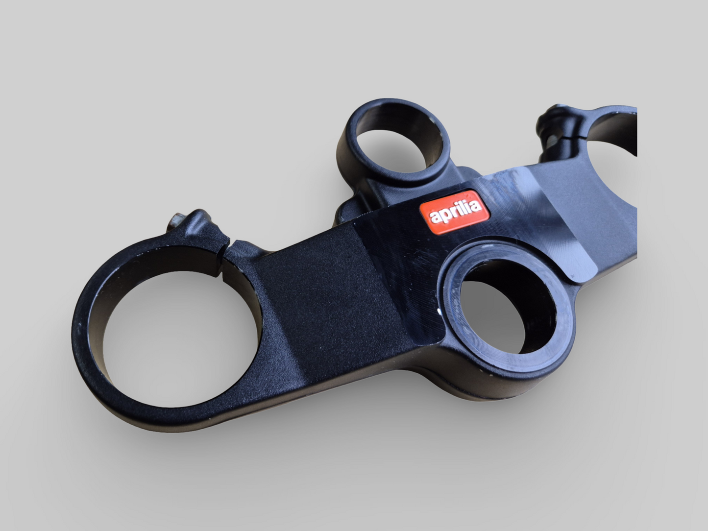 BOVENSTE JUK DRIEVOUDIGE KLEMVORK BOVENSTE PLAAT AP8123932 Aprilia RSV Mille 98-03 