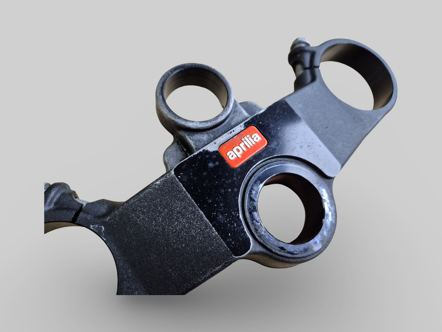 BOVENSTE JUK DRIEVOUDIGE KLEMVORK BOVENSTE PLAAT AP8123932 Aprilia RSV Mille 98-03 