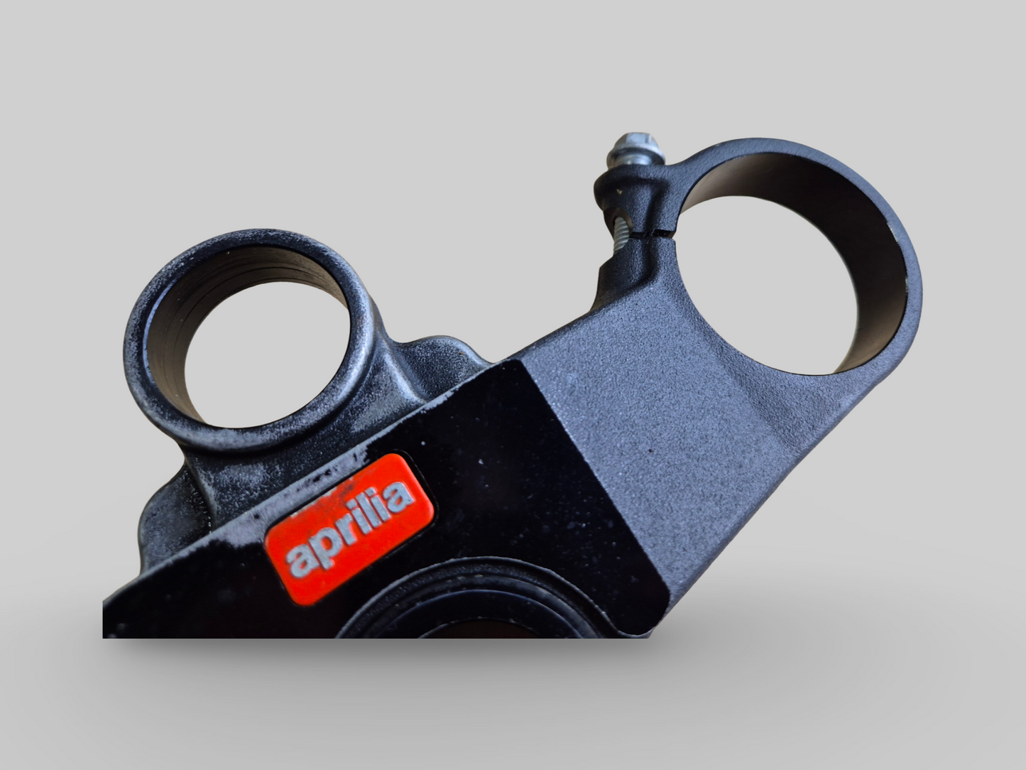 BOVENSTE JUK DRIEVOUDIGE KLEMVORK BOVENSTE PLAAT AP8123932 Aprilia RSV Mille 98-03 