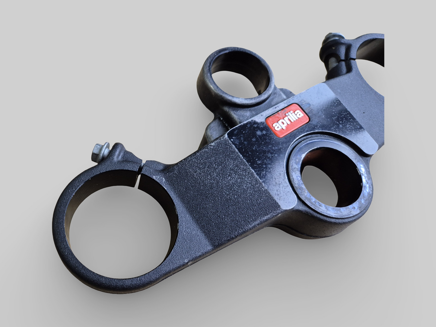 BOVENSTE JUK DRIEVOUDIGE KLEMVORK BOVENSTE PLAAT AP8123932 Aprilia RSV Mille 98-03 