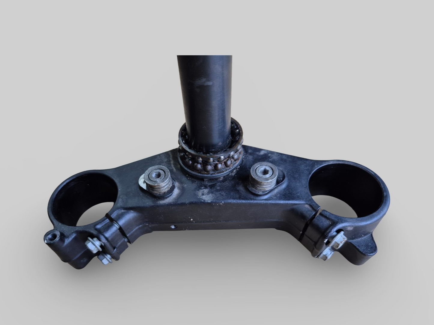 ONDERSTE DRIEVOUDIGE KLEM STEMBASIS AP8123640 Aprilia RSV Mille 01-03 / Tuono 02-05 