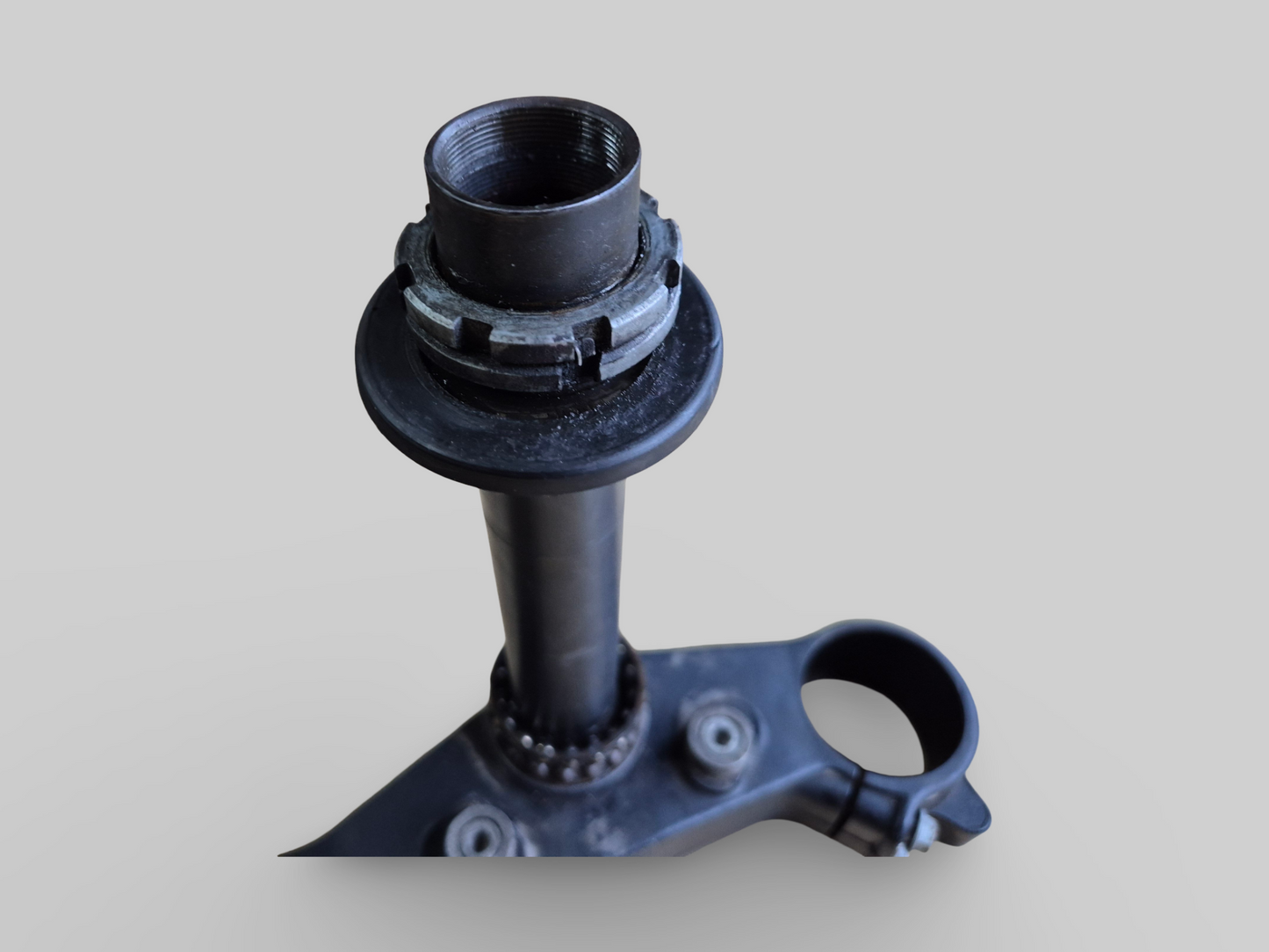 ONDERSTE DRIEVOUDIGE KLEM STEMBASIS AP8123640 Aprilia RSV Mille 01-03 / Tuono 02-05 