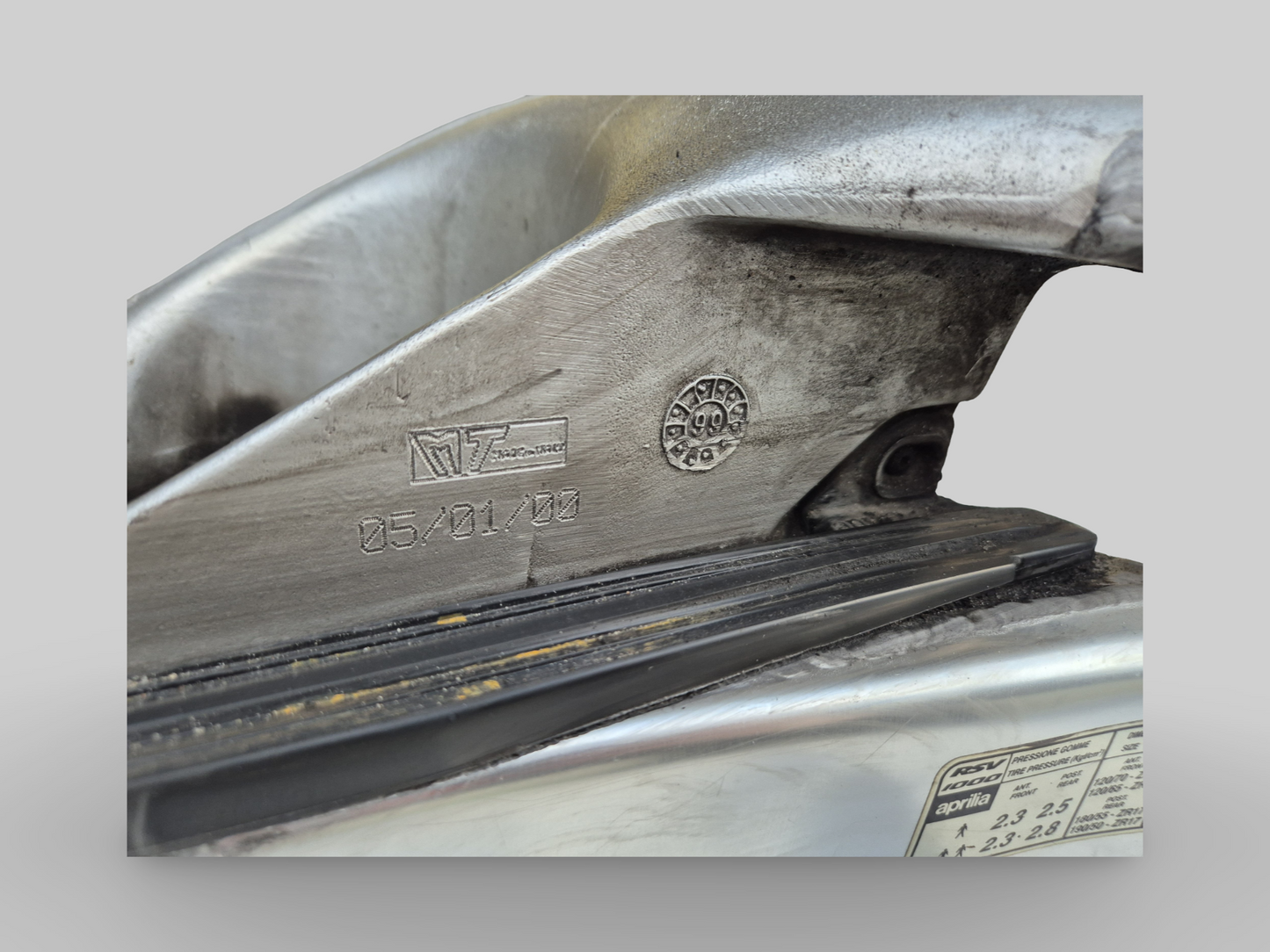 SWINGARM AP8146295 Aprilia RSV Mille 1998-2003 / Tuono 2002-2005