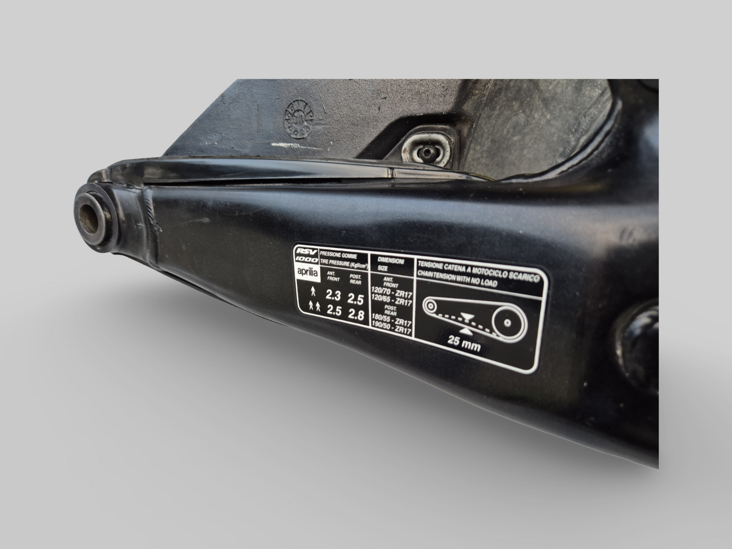 SWINGARM BLACK AP8146295 Aprilia RSV Mille 1998-2003 / Tuono 2002-2005
