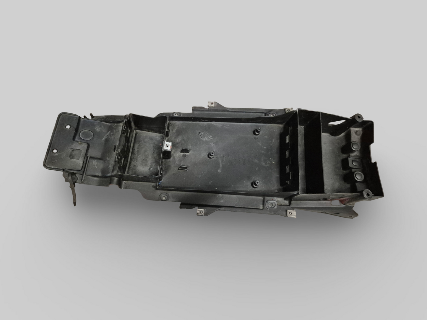 ONDER ZADEL / ACCUHOUDER AP8138591 Aprilia RSV Mille 98-03