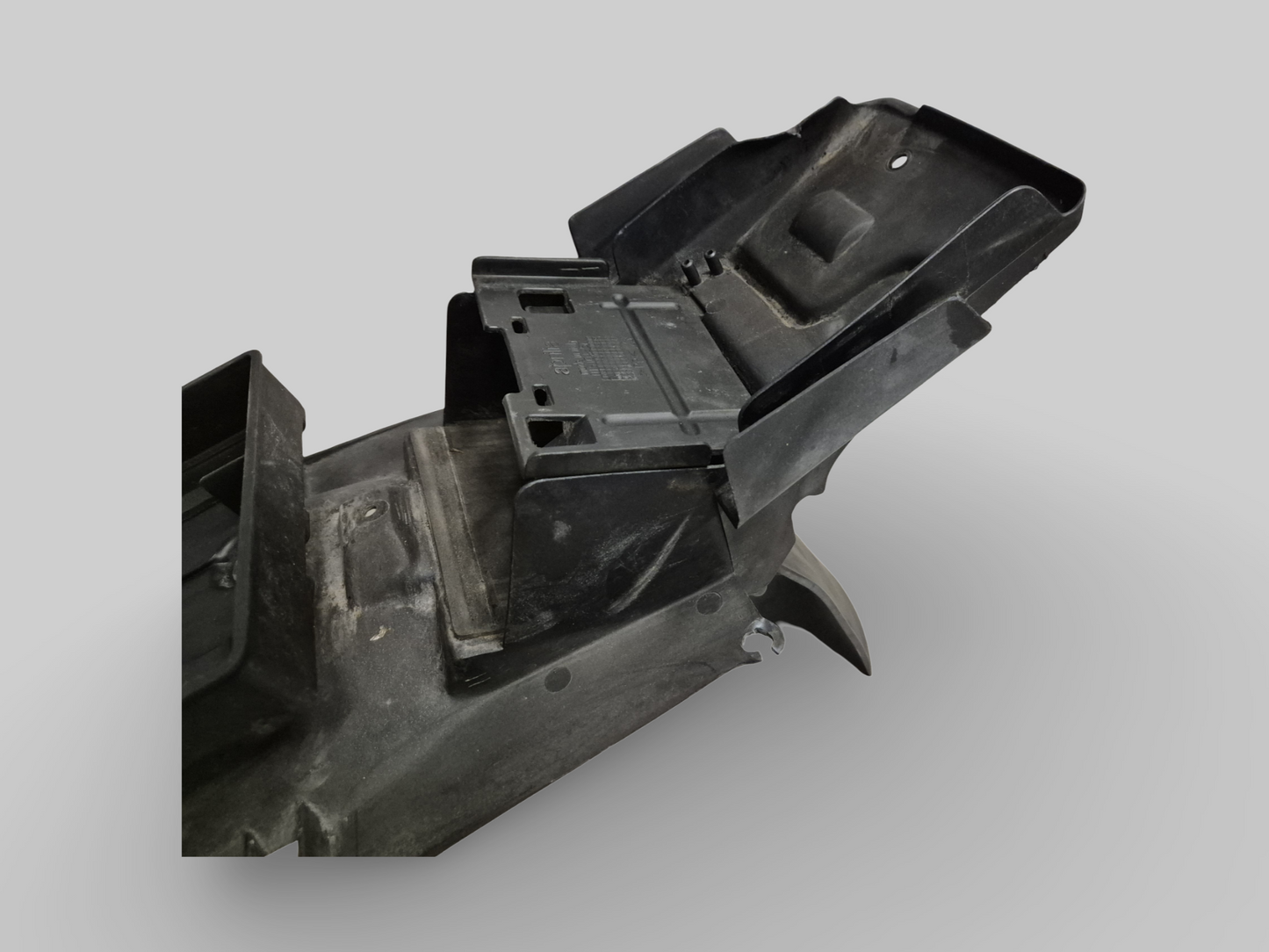 ONDER ZADEL / ACCUHOUDER AP8138591 Aprilia RSV Mille 98-03