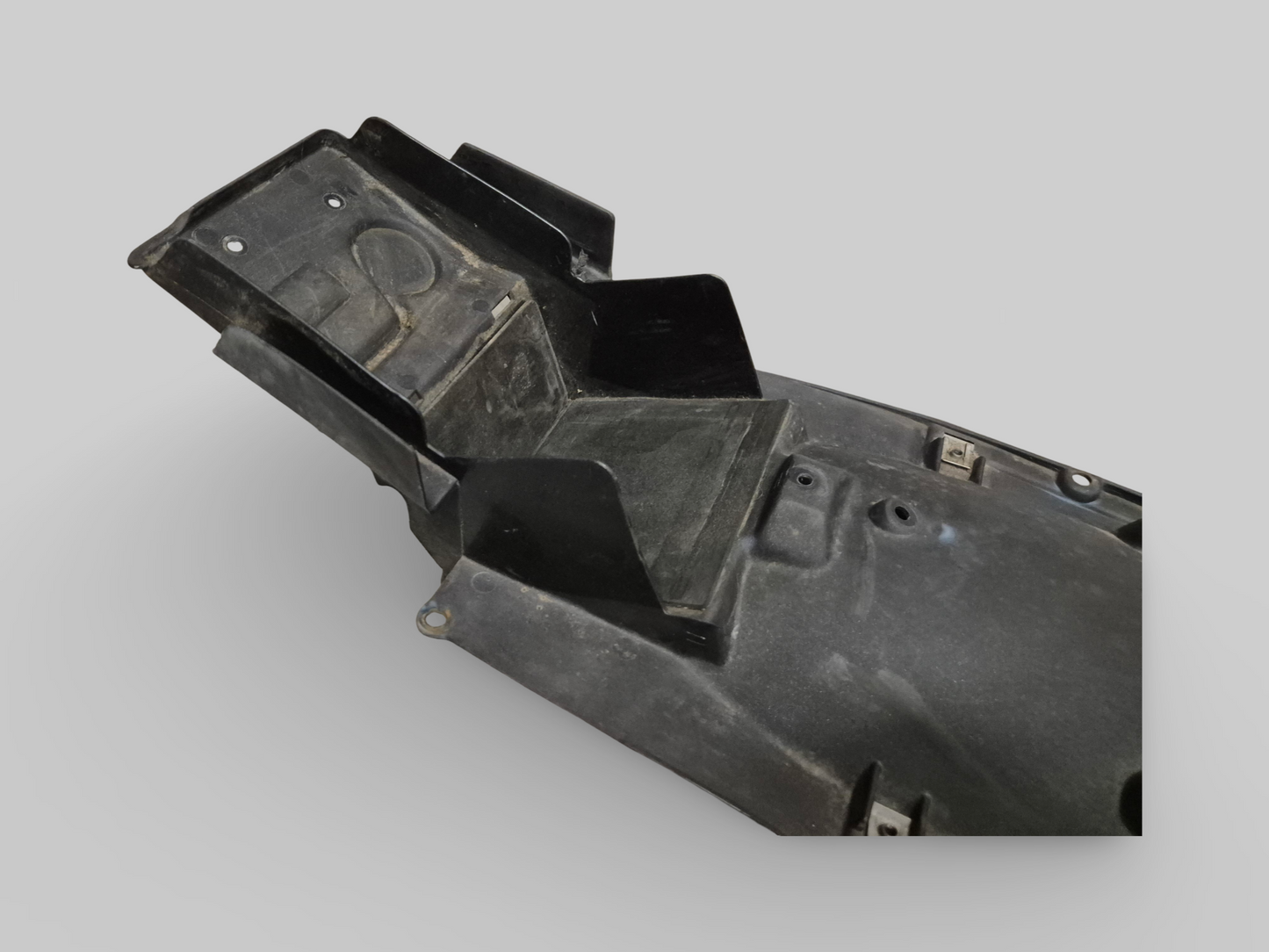 ONDER ZADEL / ACCUHOUDER AP8138591 Aprilia RSV Mille 98-03