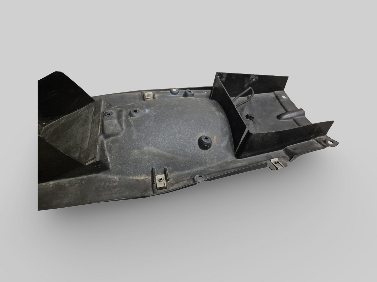 ONDER ZADEL / ACCUHOUDER AP8138591 Aprilia RSV Mille 98-03