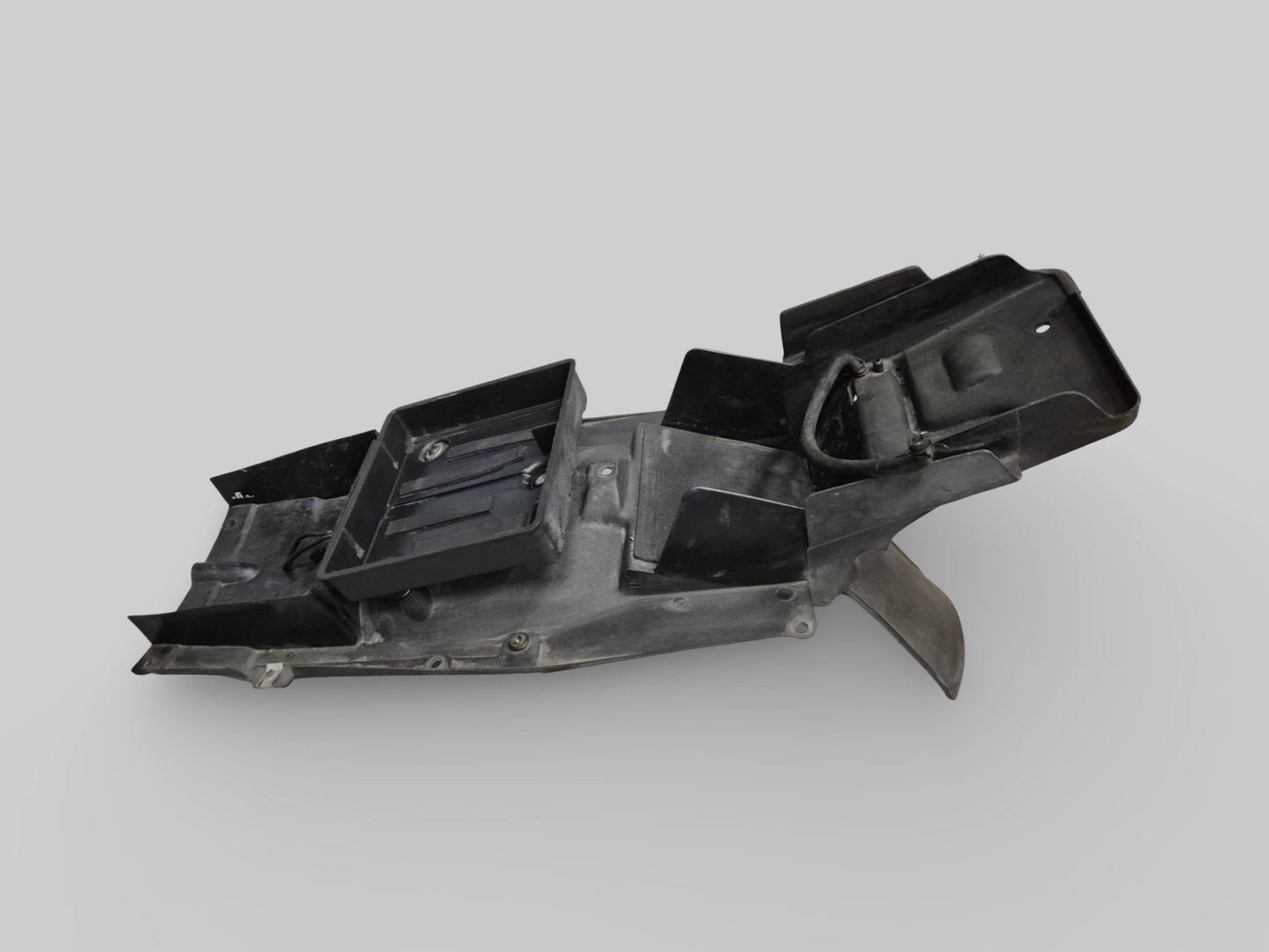 ONDER ZADEL / ACCUHOUDER AP8138591 Aprilia RSV Mille 98-03