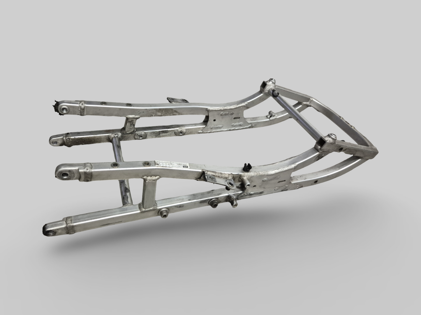 SUPPORT DE SELLE SOUS-CHÂSSIS ARRIÈRE AP8146457 Aprilia RSV Mille 98-03 / Tuono 02-05 