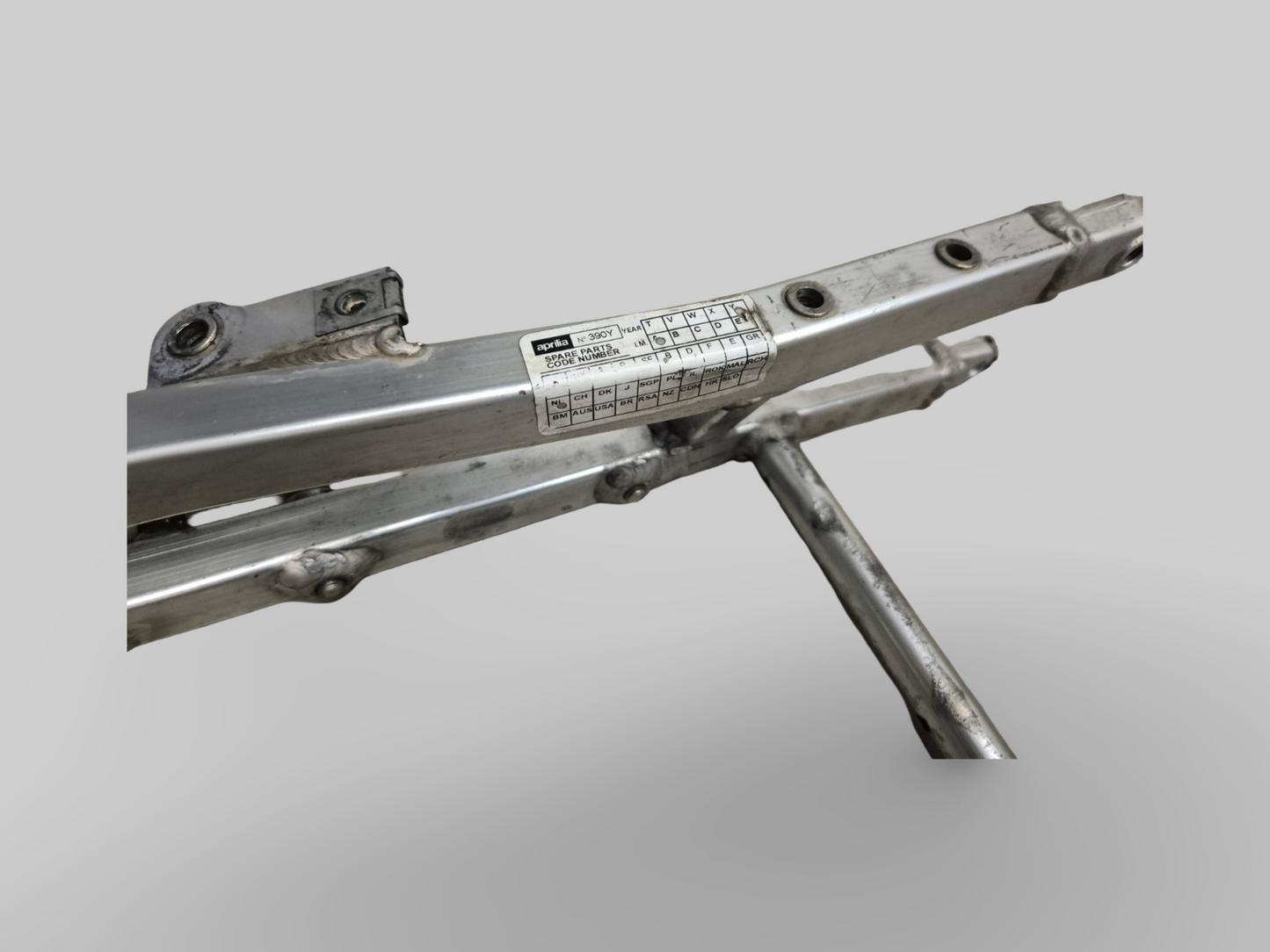 SUPPORT DE SELLE SOUS-CHÂSSIS ARRIÈRE AP8146457 Aprilia RSV Mille 98-03 / Tuono 02-05 