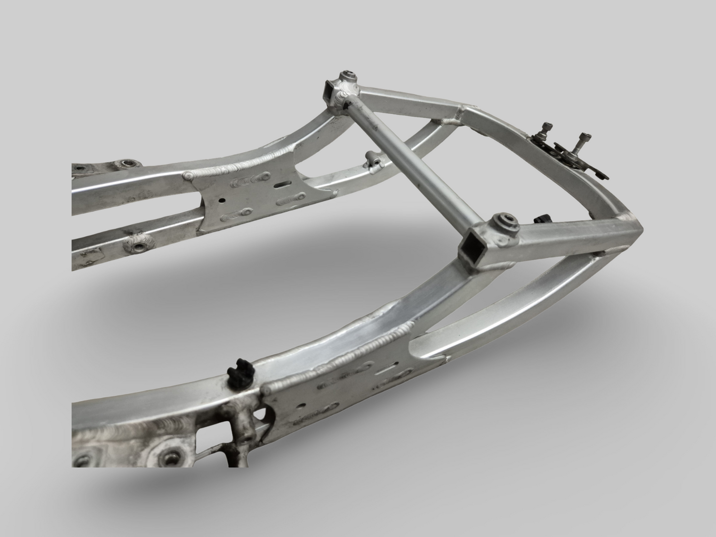 SUPPORT DE SELLE SOUS-CHÂSSIS ARRIÈRE AP8146457 Aprilia RSV Mille 98-03 / Tuono 02-05 