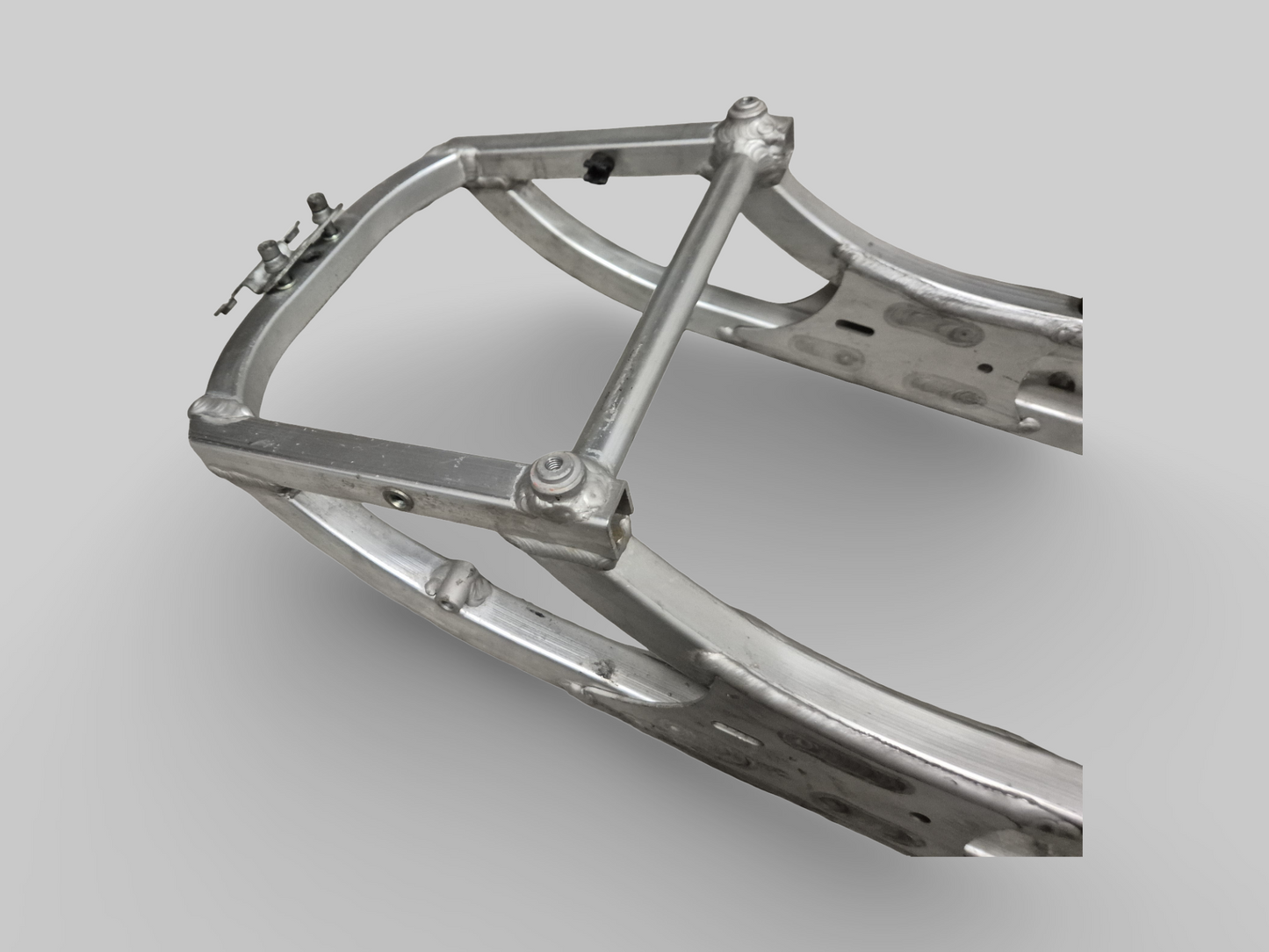 SUPPORT DE SELLE SOUS-CHÂSSIS ARRIÈRE AP8146457 Aprilia RSV Mille 98-03 / Tuono 02-05 