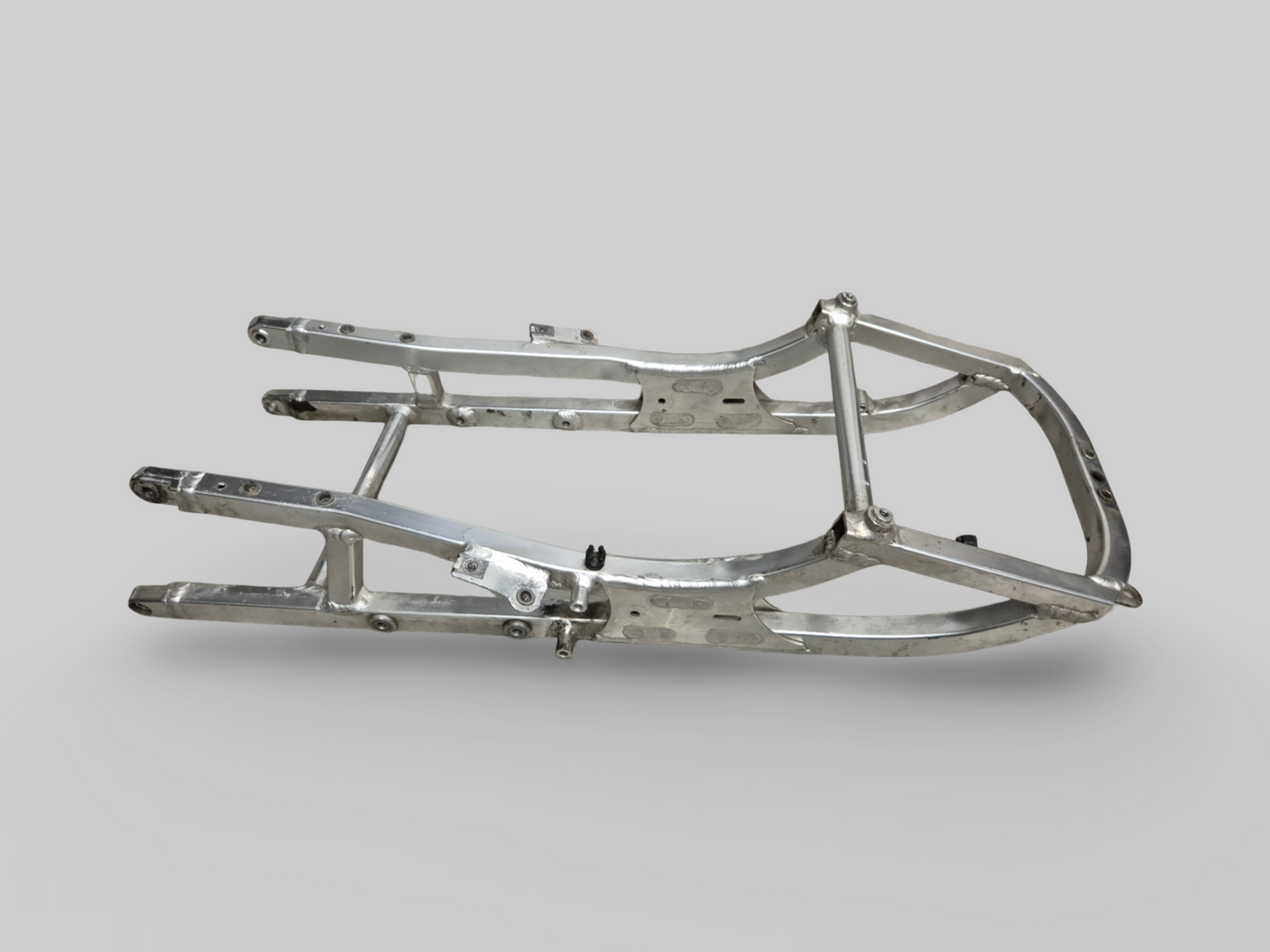 SUPPORT DE SELLE SOUS-CHÂSSIS ARRIÈRE AP8146457 Aprilia RSV Mille 98-03 / Tuono 02-05 