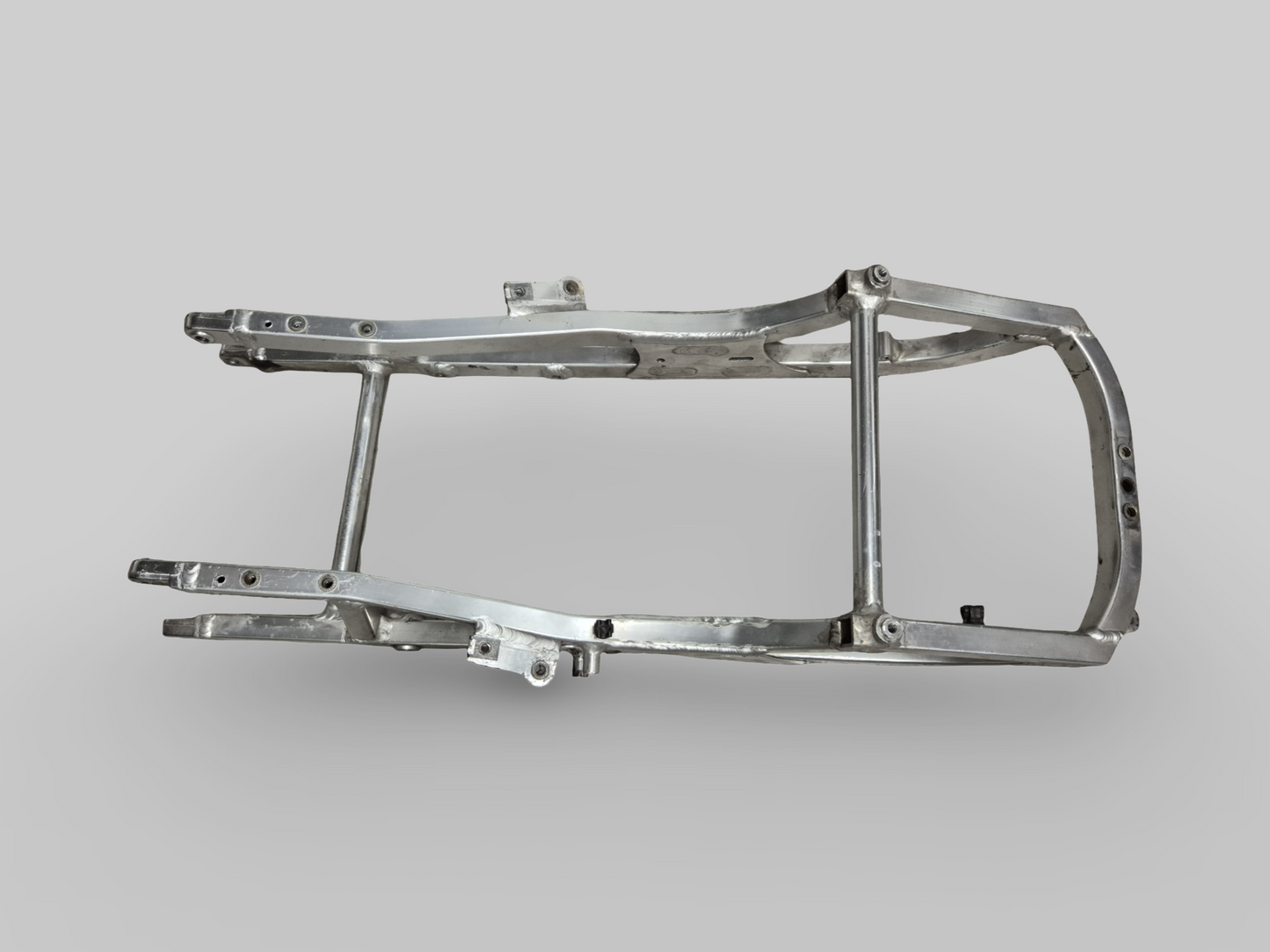 SUPPORT DE SELLE SOUS-CHÂSSIS ARRIÈRE AP8146457 Aprilia RSV Mille 98-03 / Tuono 02-05 