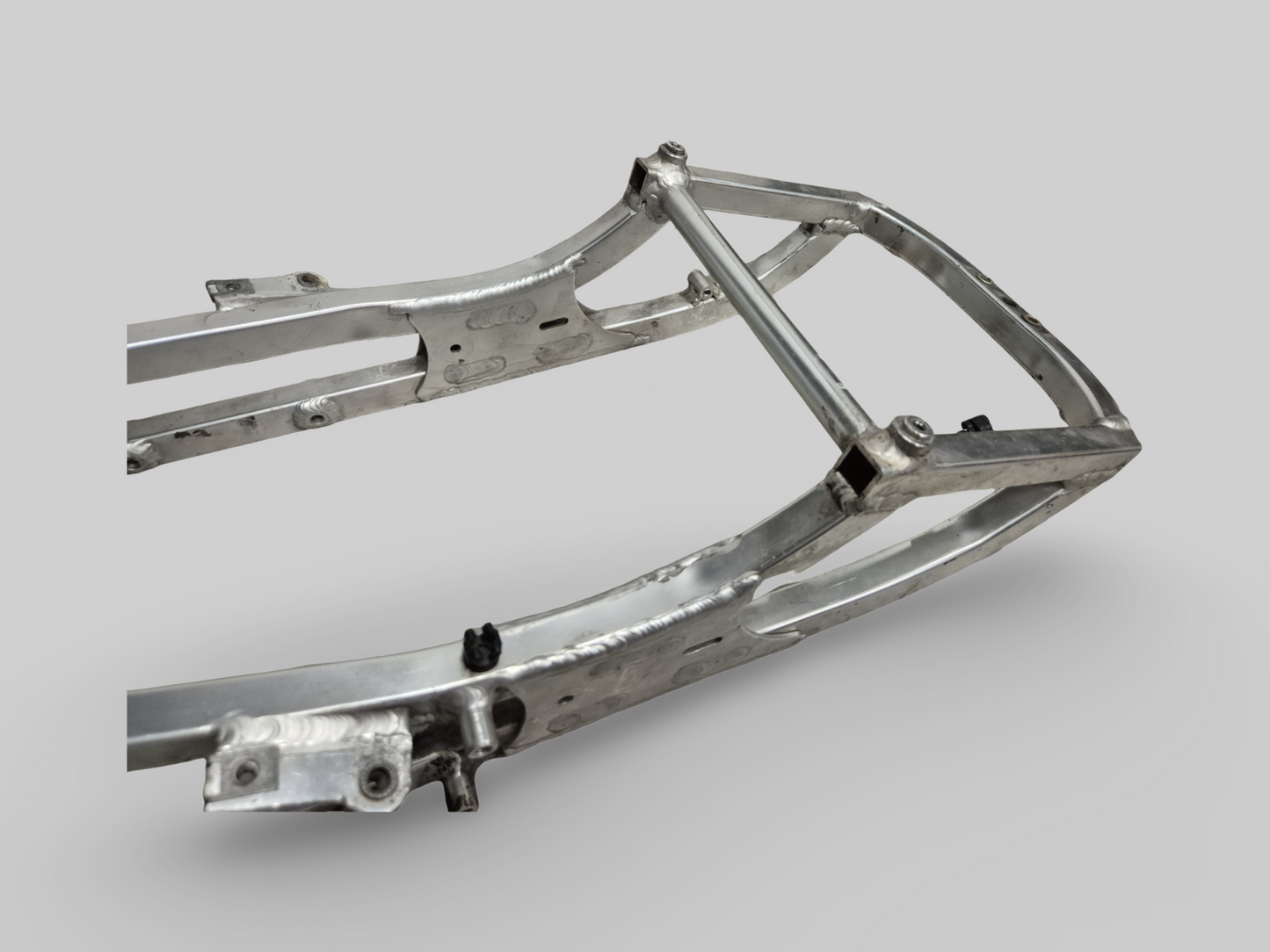 SUPPORT DE SELLE SOUS-CHÂSSIS ARRIÈRE AP8146457 Aprilia RSV Mille 98-03 / Tuono 02-05 