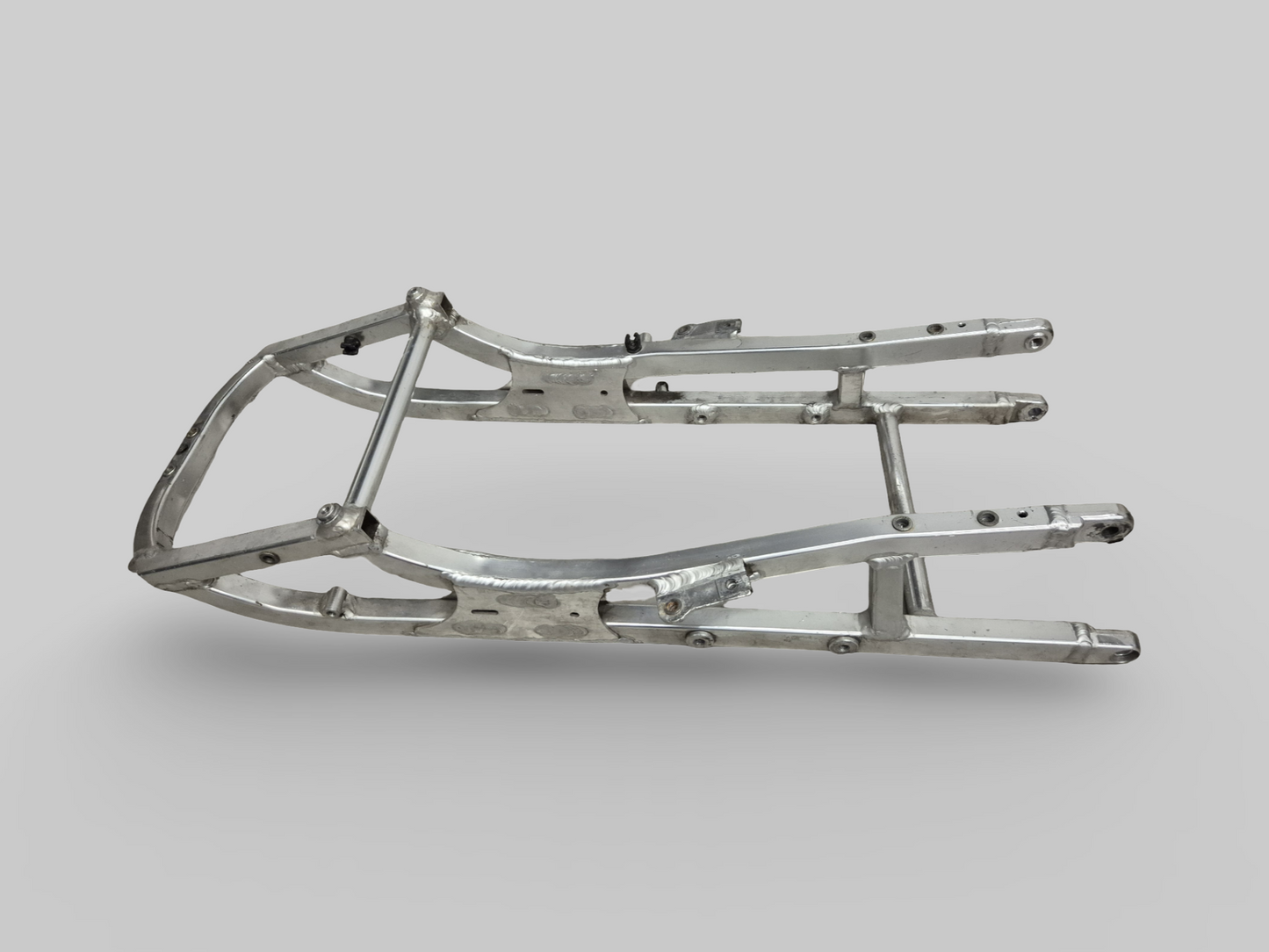 SUPPORT DE SELLE SOUS-CHÂSSIS ARRIÈRE AP8146457 Aprilia RSV Mille 98-03 / Tuono 02-05 