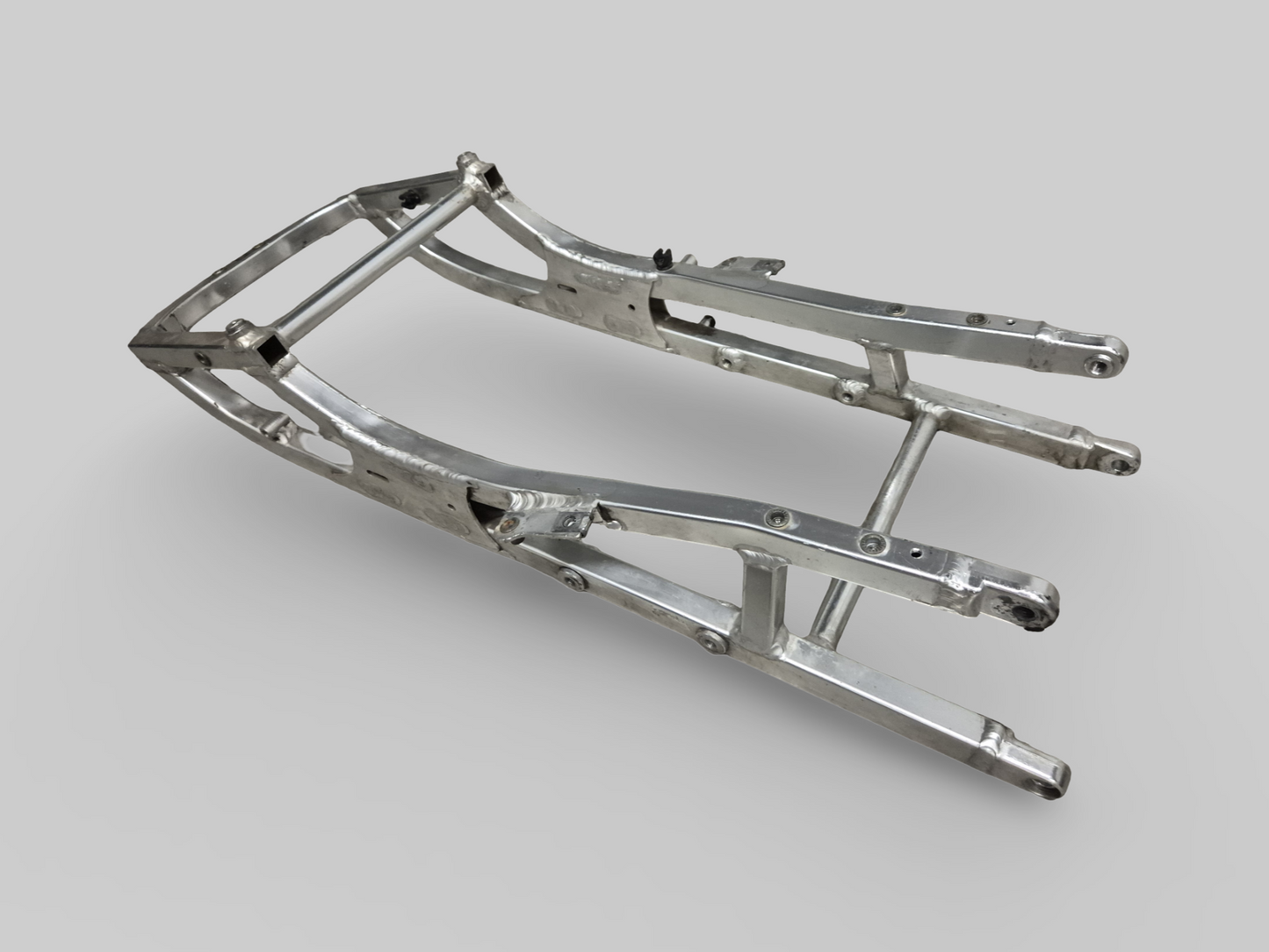 SUPPORT DE SELLE SOUS-CHÂSSIS ARRIÈRE AP8146457 Aprilia RSV Mille 98-03 / Tuono 02-05 