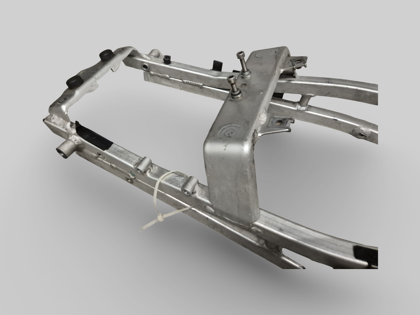 ZADELSTEUN ACHTER SUBFRAME AP8146457 Aprilia RSV Mille 98-03 / Tuono 02-05 