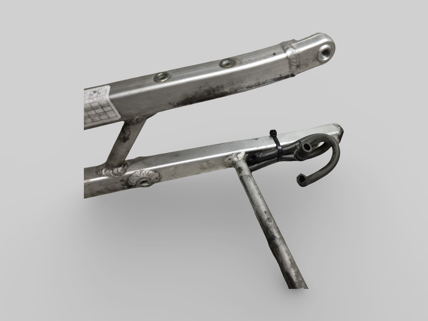 ZADELSTEUN ACHTER SUBFRAME AP8146457 Aprilia RSV Mille 98-03 / Tuono 02-05 