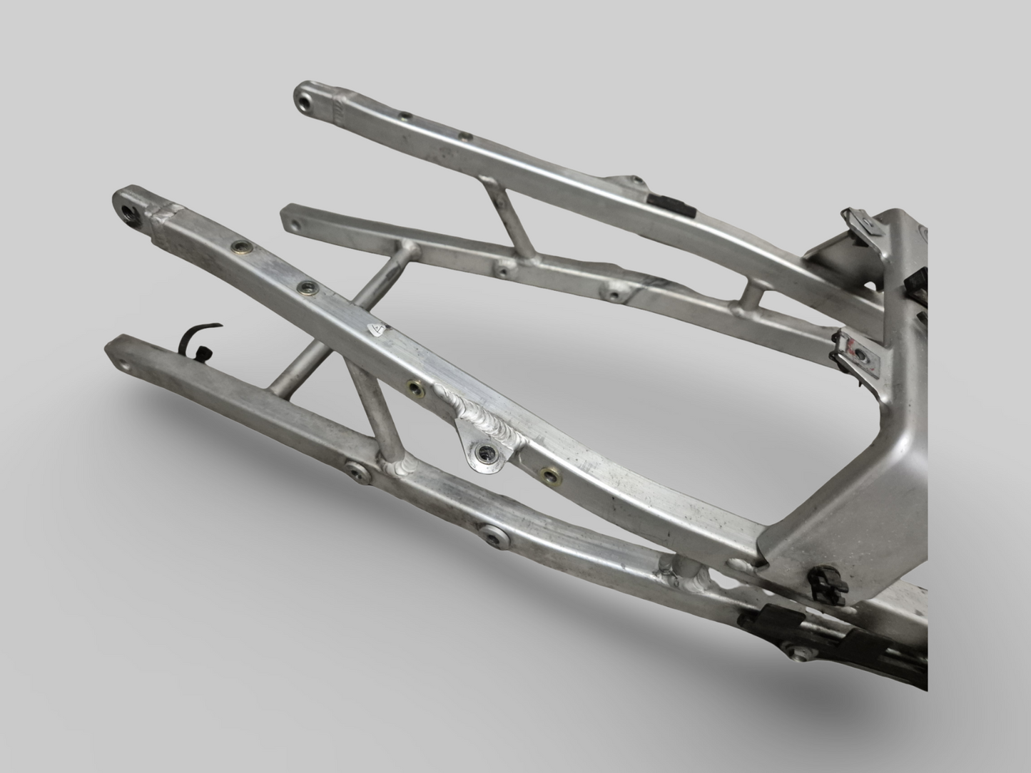 ZADELSTEUN ACHTER SUBFRAME AP8146457 Aprilia RSV Mille 98-03 / Tuono 02-05 