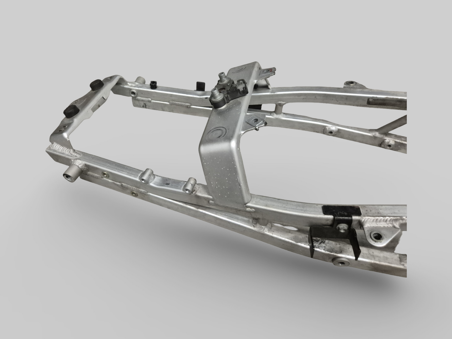 ZADELSTEUN ACHTER SUBFRAME AP8146457 Aprilia RSV Mille 98-03 / Tuono 02-05 