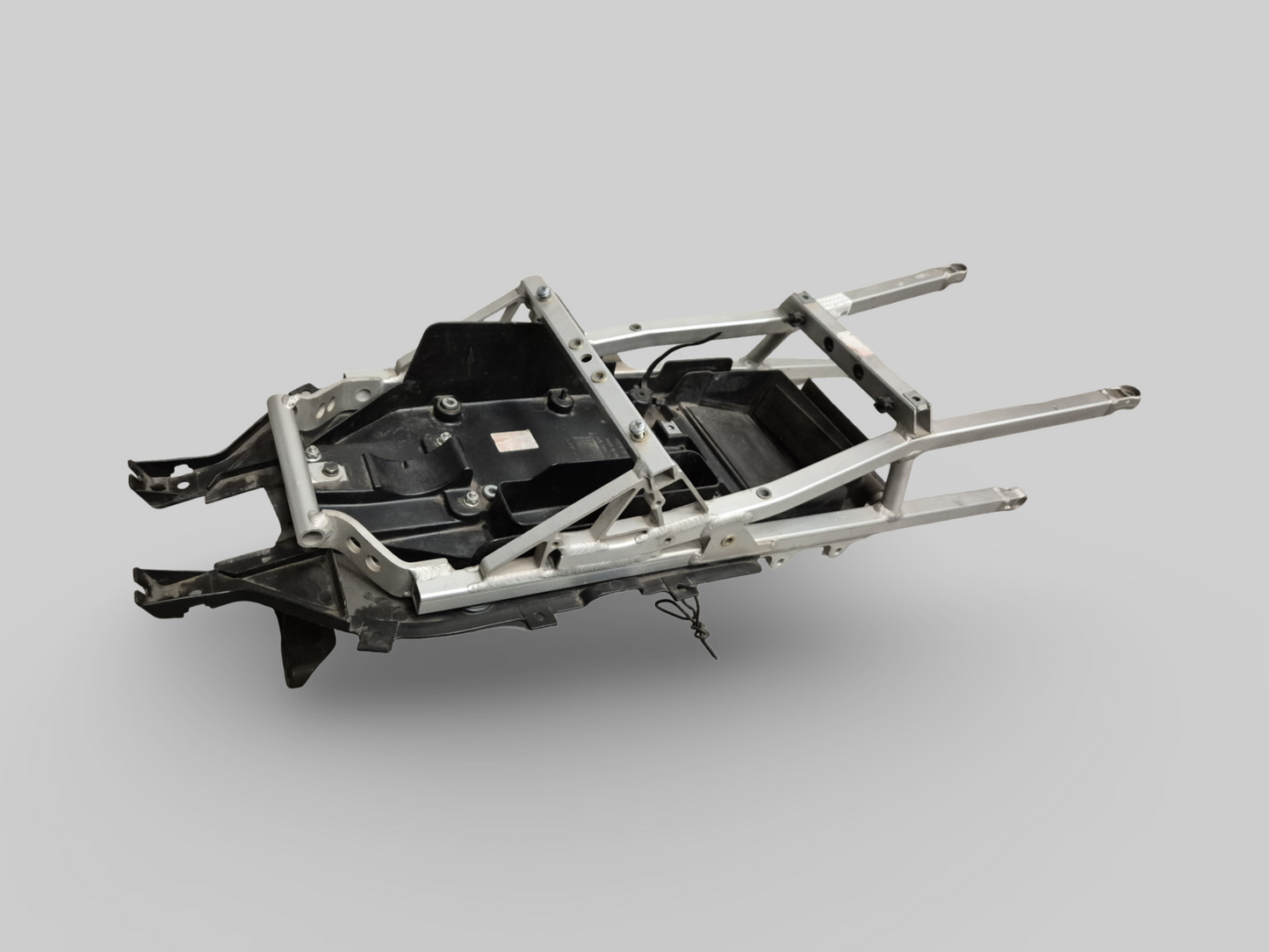 ZADELSTEUN ACHTER SUBFRAME AP8146500 Aprilia RSV1000R 04-10 / Tuono 1000R 06-10 