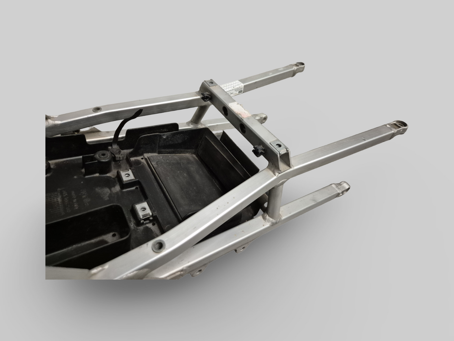 ZADELSTEUN ACHTER SUBFRAME AP8146500 Aprilia RSV1000R 04-10 / Tuono 1000R 06-10 