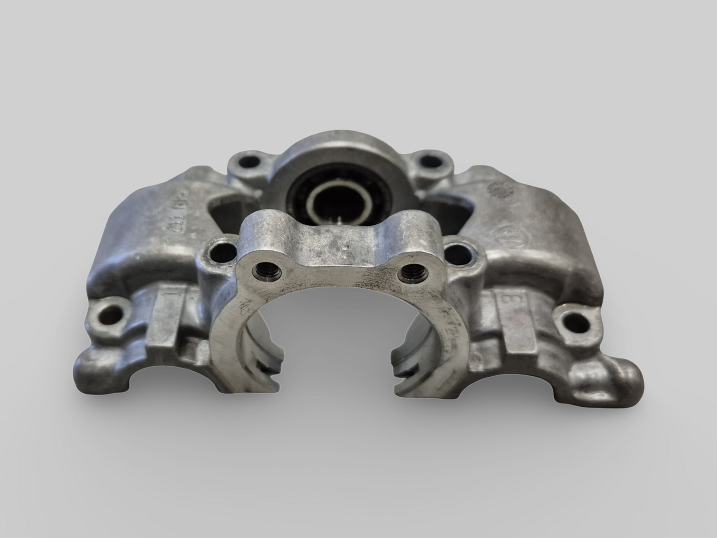 REAR CAMSHAFT BRIDGE V990 AP0613057 Aprilia RSV Mille 1998-2000