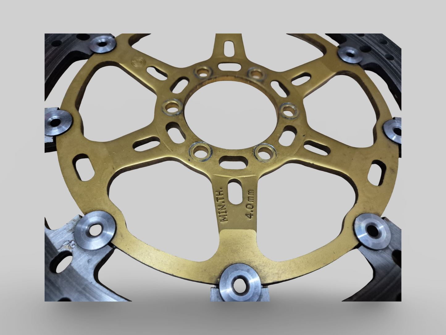 REMKLAUW VOOR RECHTS BREMBO P4 GOUD AP8113970 Aprilia RSV Mille 98-03 / Tuono 02-05