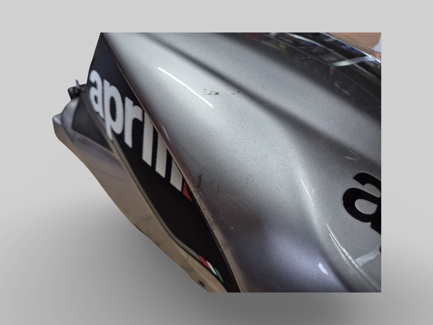 BRANDSTOFTANK ZWART AP8178020 Aprilia RSV1000R 04-10 (+Fabriek) 