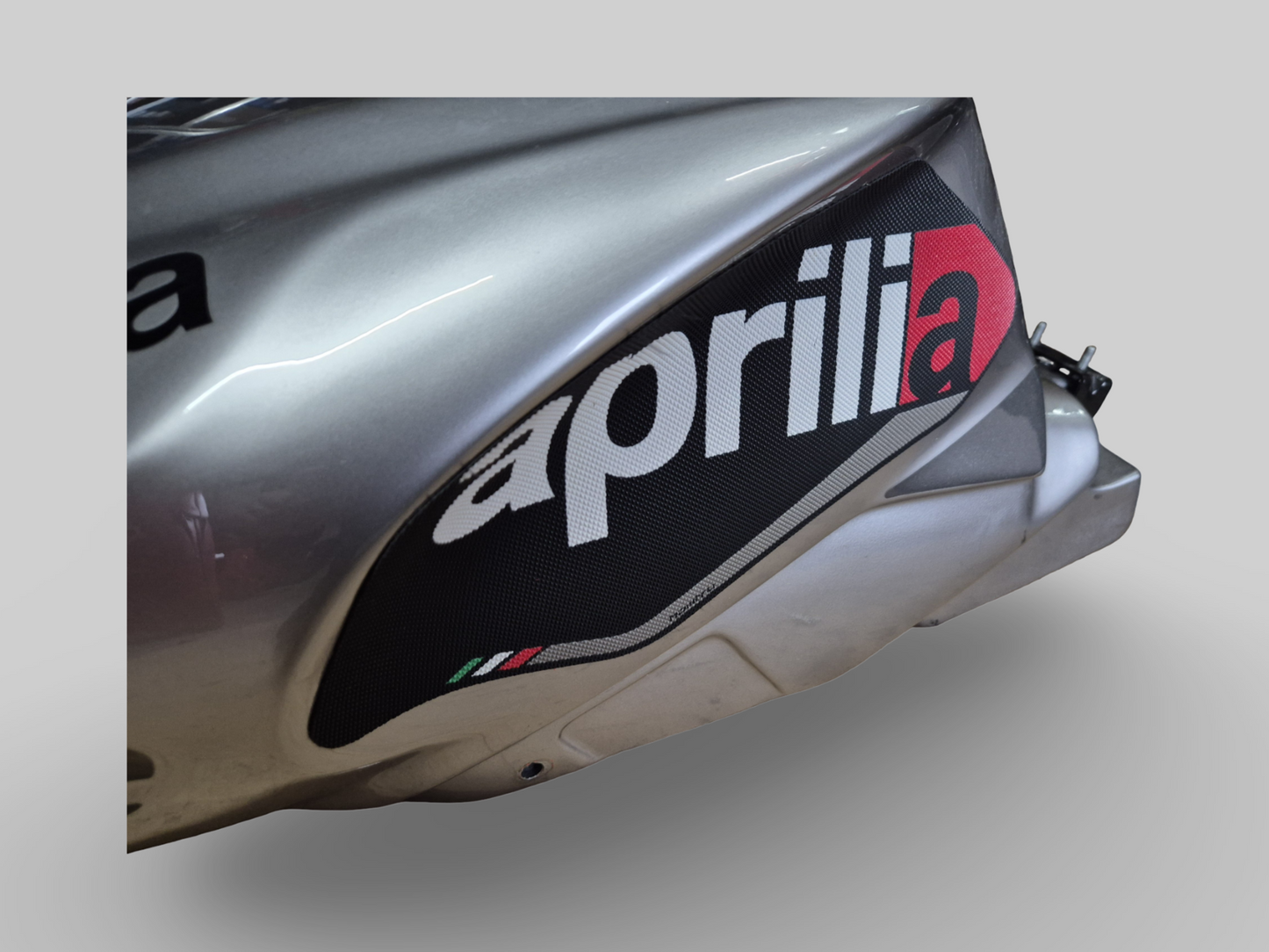 BRANDSTOFTANK ZWART AP8178020 Aprilia RSV1000R 04-10 (+Fabriek) 