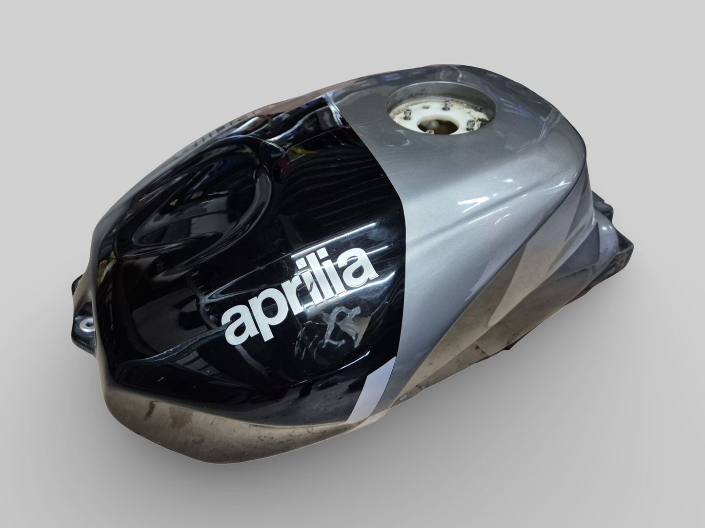 BRANDSTOFTANK ZWART AP8178020 Aprilia RSV1000R 04-10 (+Fabriek) 