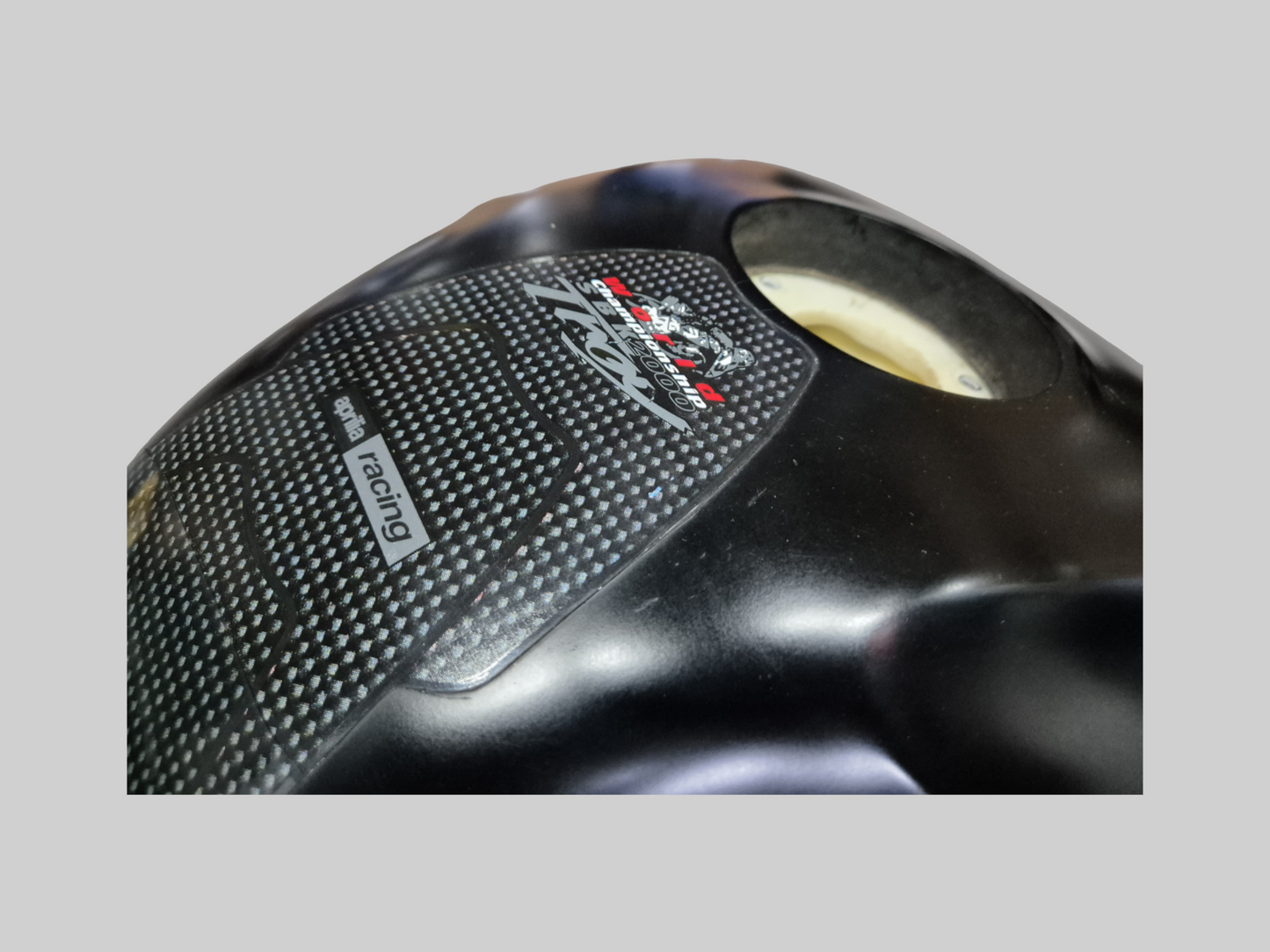 BRANDSTOFTANK WARM ROOD TUONO AP8168218 Aprilia RSV Mille 01-03 / Tuono 02-05 