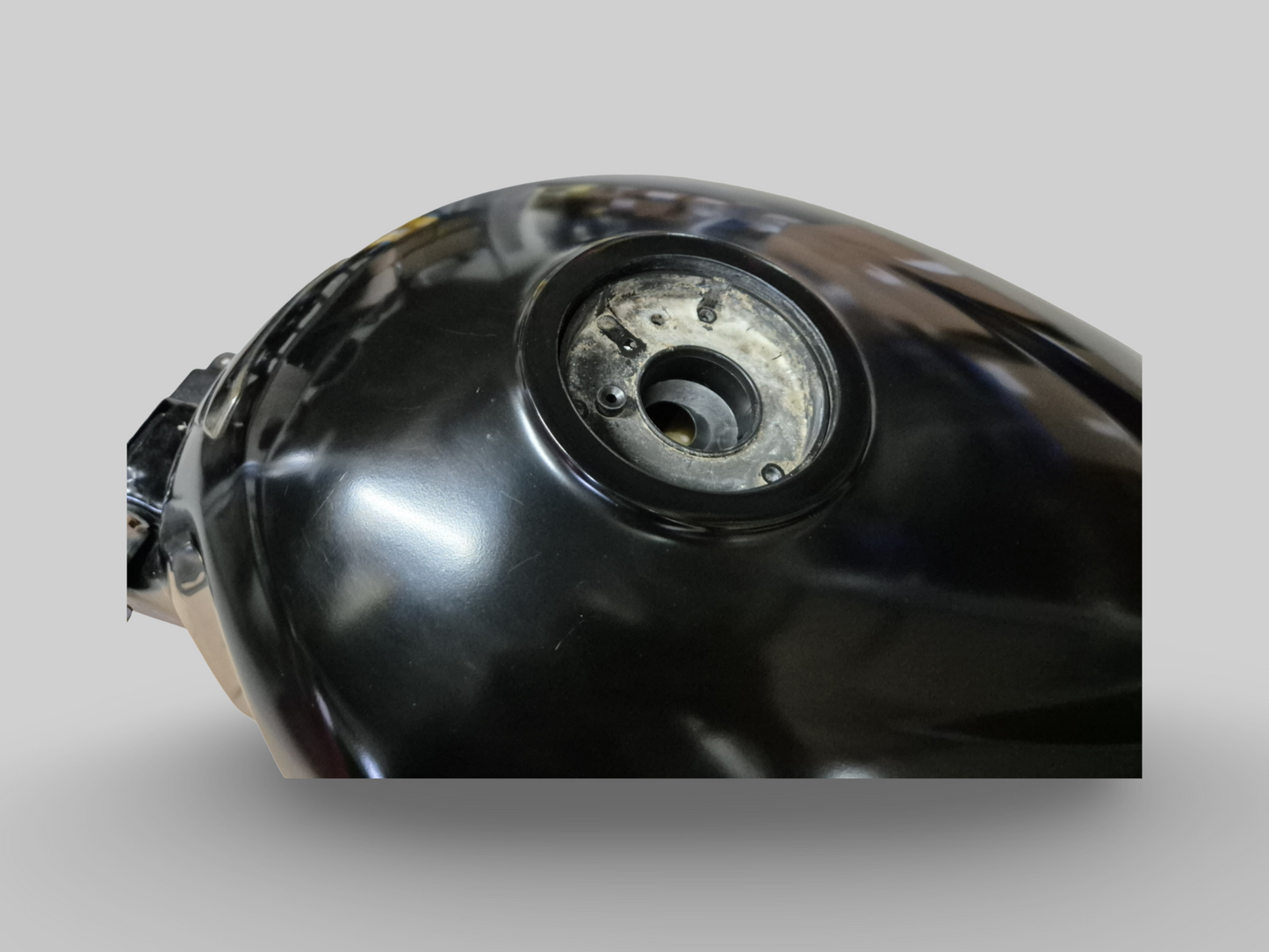 BRANDSTOFTANK STEUNSTANG Aprilia RSV Mille / Tuono / Futura / Falco 