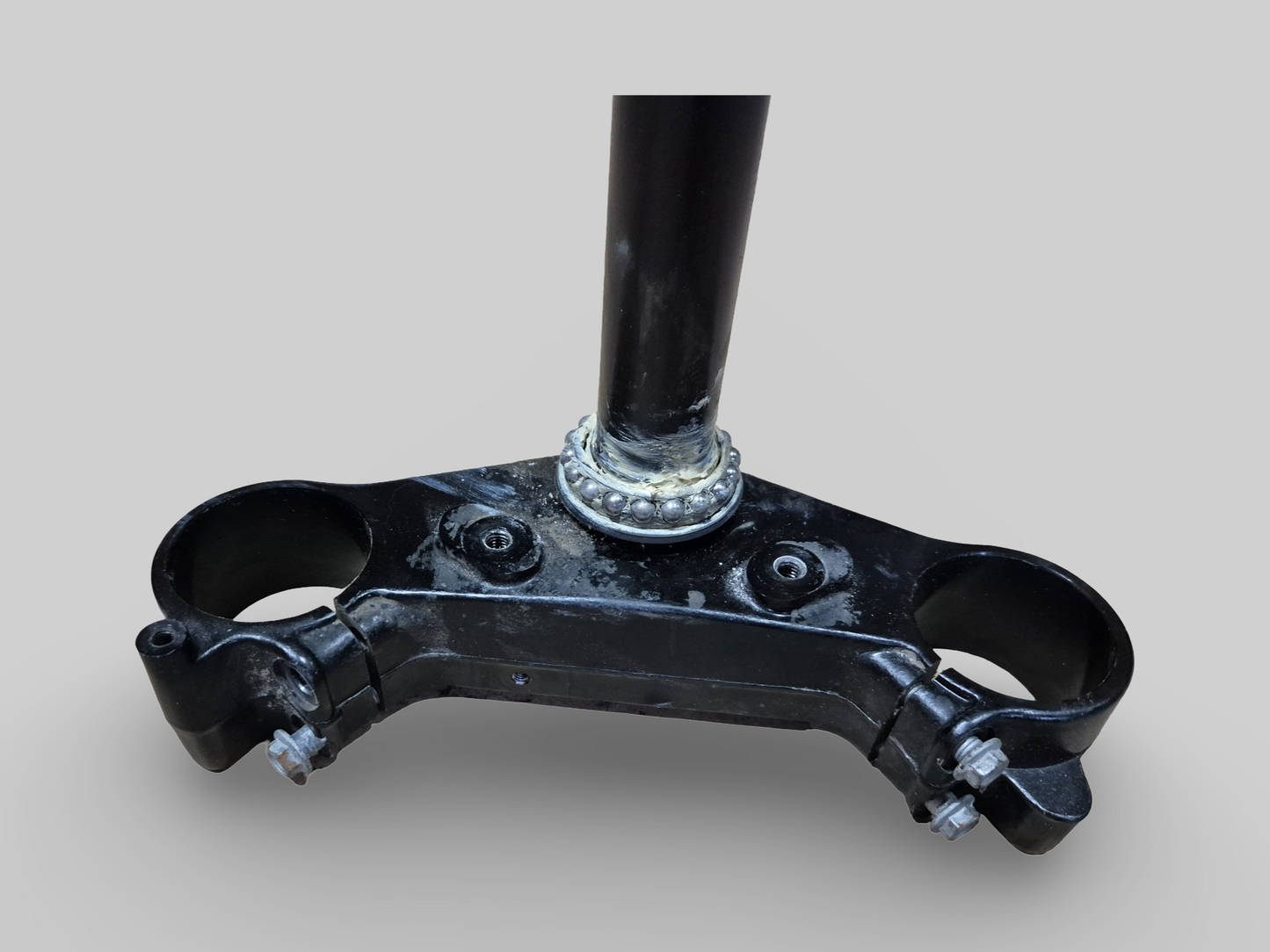 ONDERSTE DRIEVOUDIGE KLEM STEMBASIS AP8123640 Aprilia RSV Mille 01-03 / Tuono 02-05 